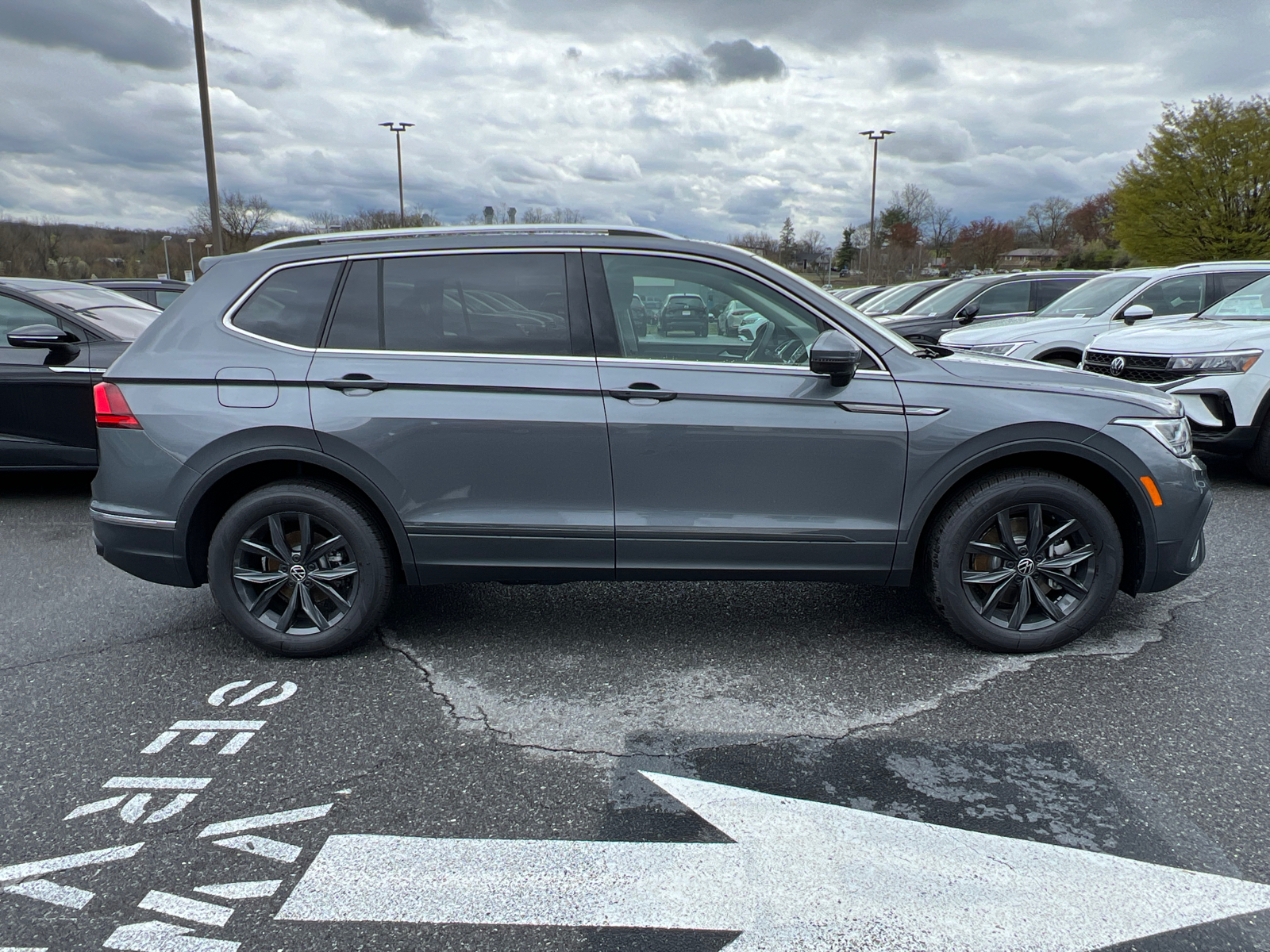 2024 Volkswagen Tiguan 2.0T SE 2