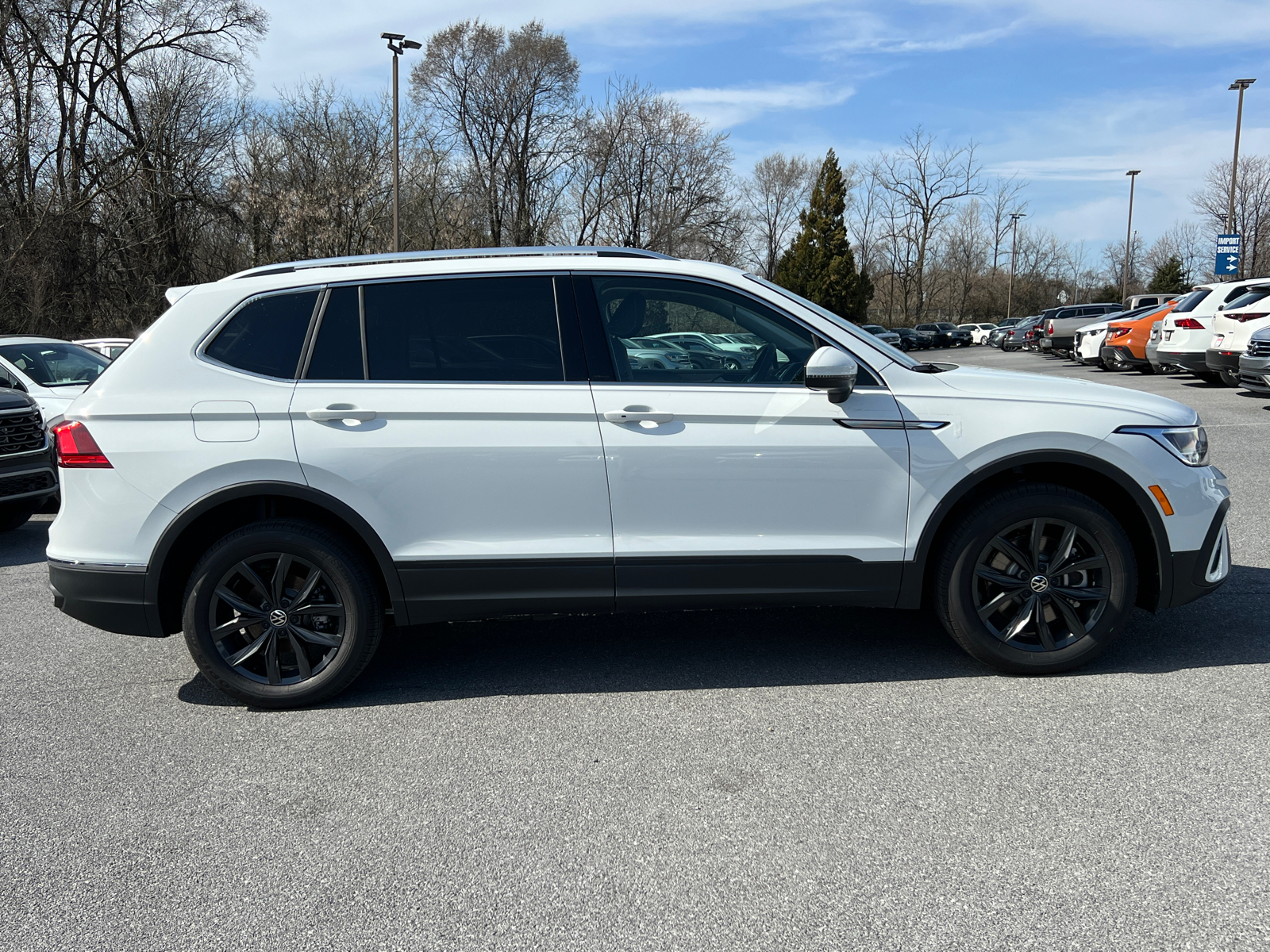 2024 Volkswagen Tiguan 2.0T SE 2