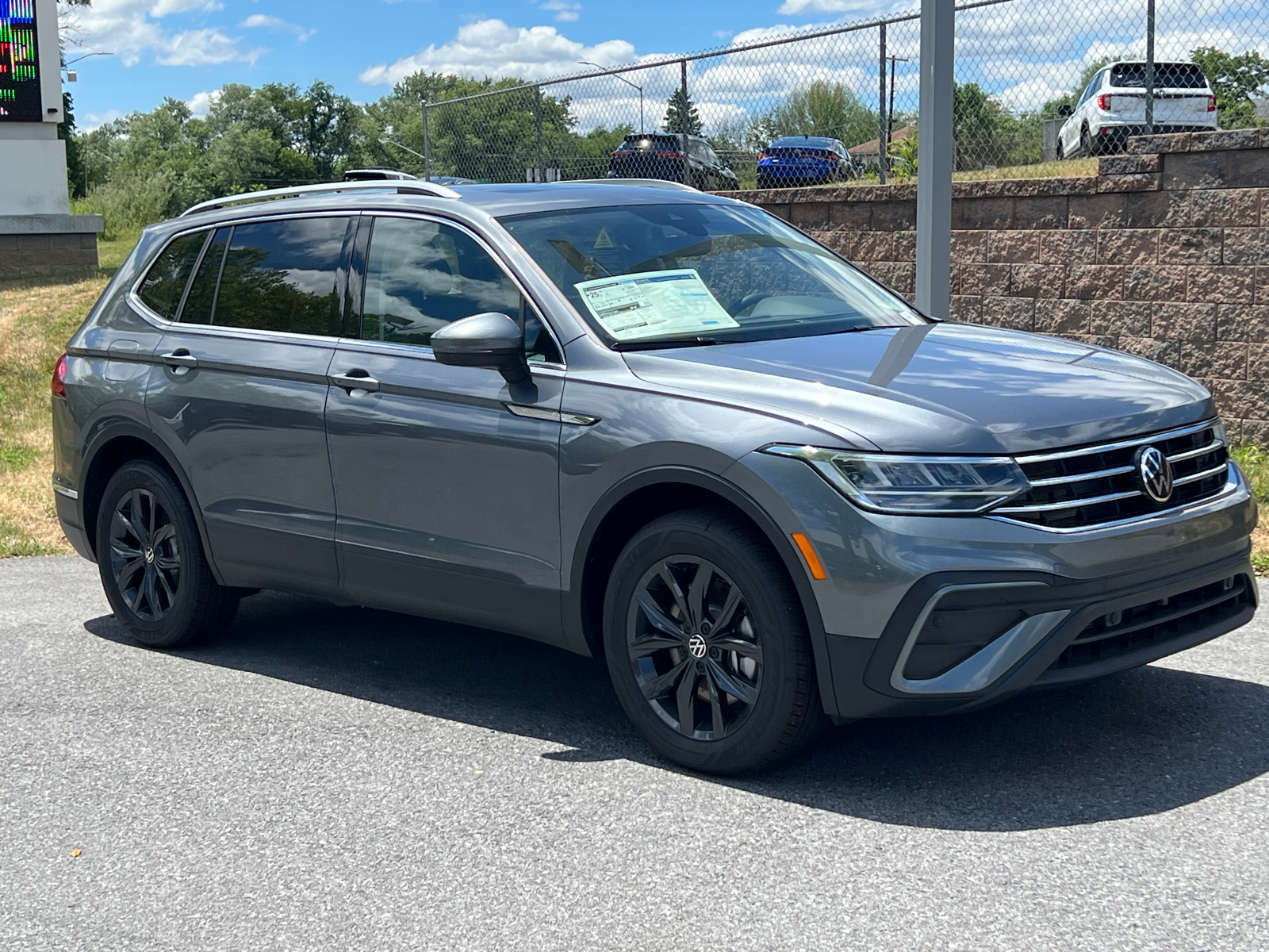 2024 Volkswagen Tiguan 2.0T SE 1