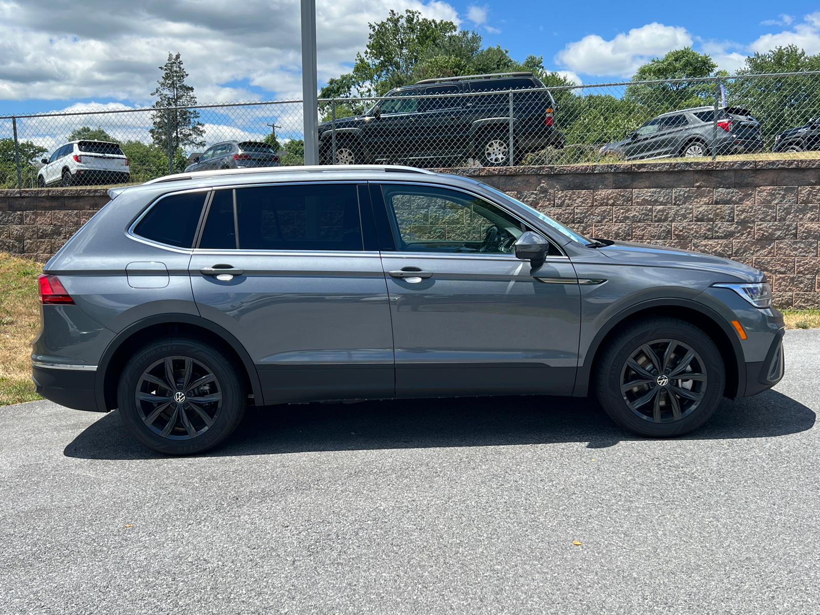 2024 Volkswagen Tiguan 2.0T SE 4