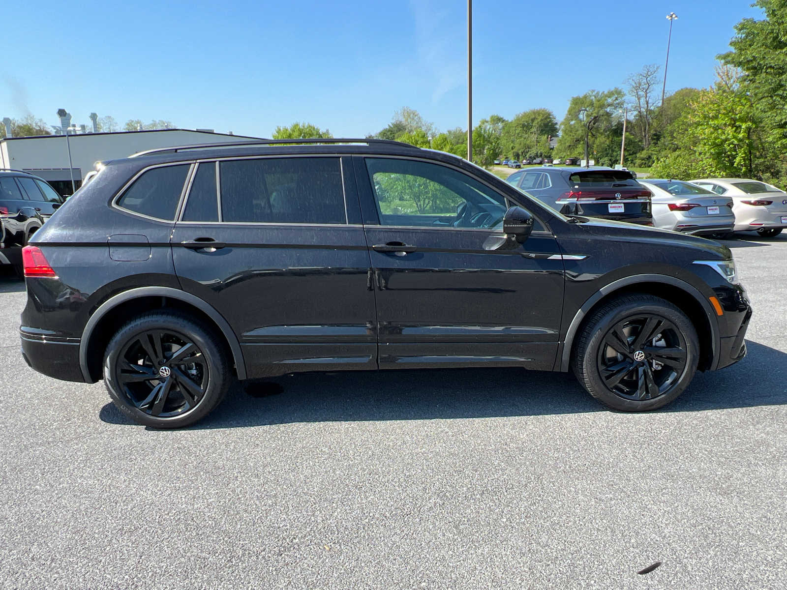 2024 Volkswagen Tiguan 2.0T SE R-Line Black 4