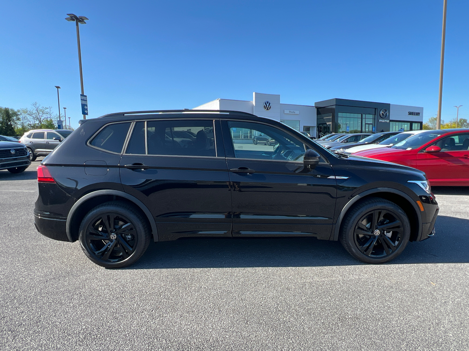 2024 Volkswagen Tiguan 2.0T SE R-Line Black 4