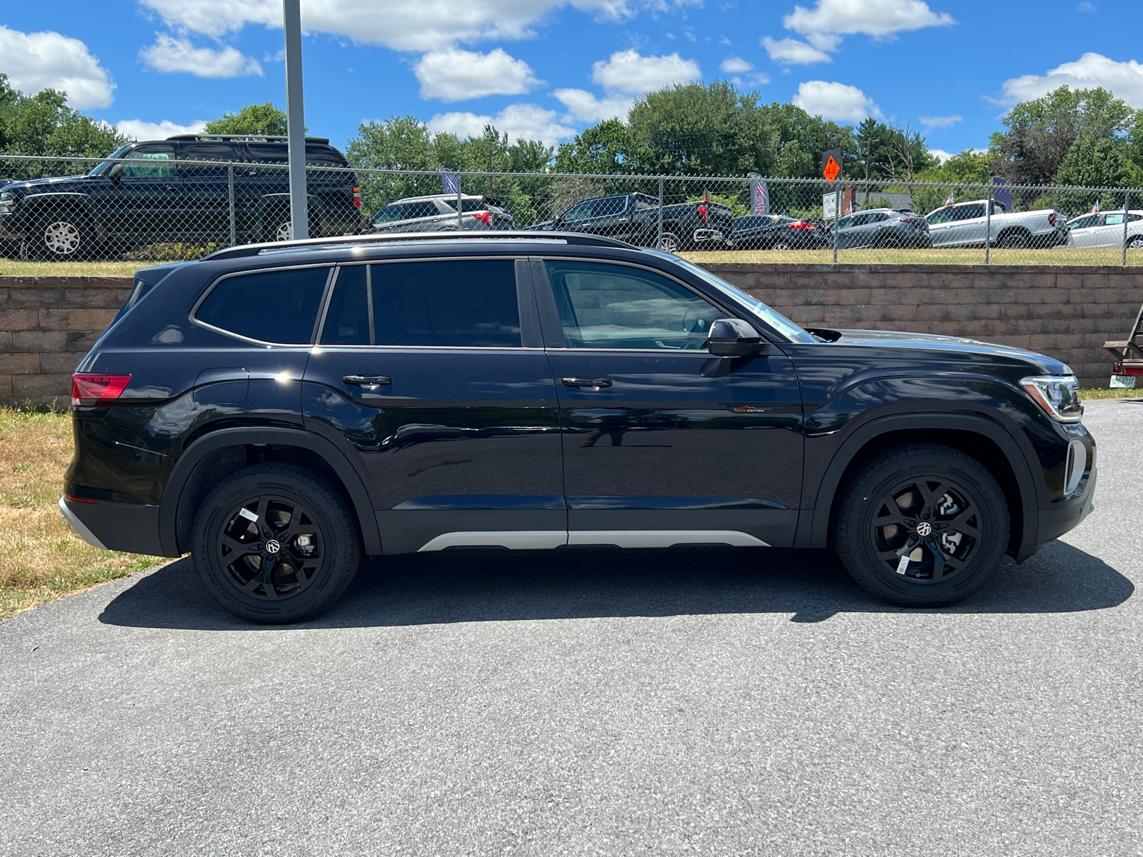 2024 Volkswagen Atlas 2.0T Peak Edition SEL 4