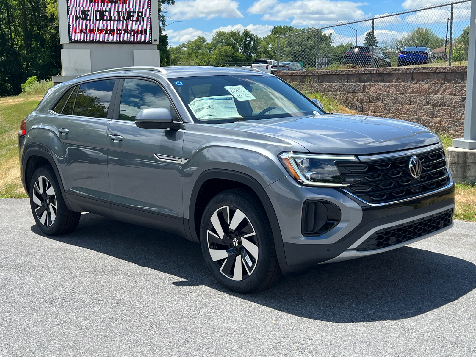 2024 Volkswagen Atlas Cross Sport 2.0T SE w/Technology 1