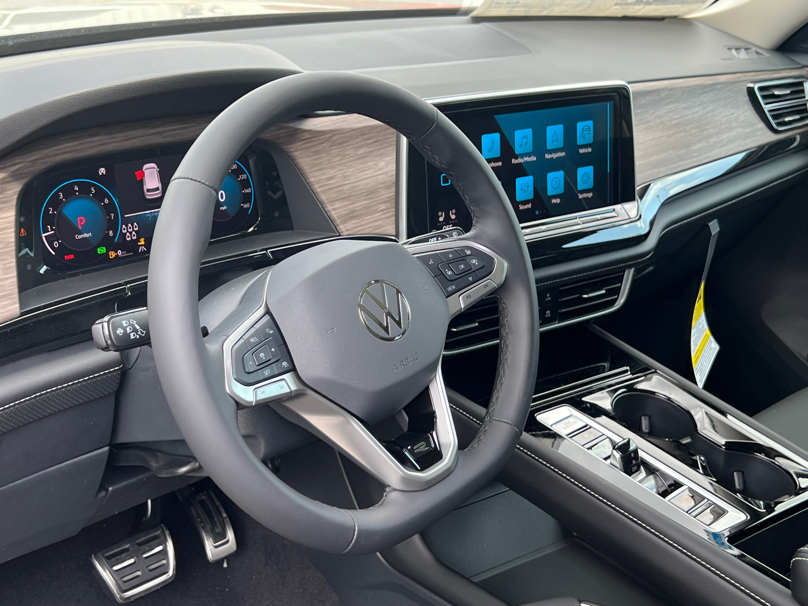 2024 Volkswagen Atlas 2.0T SEL Premium R-Line 16