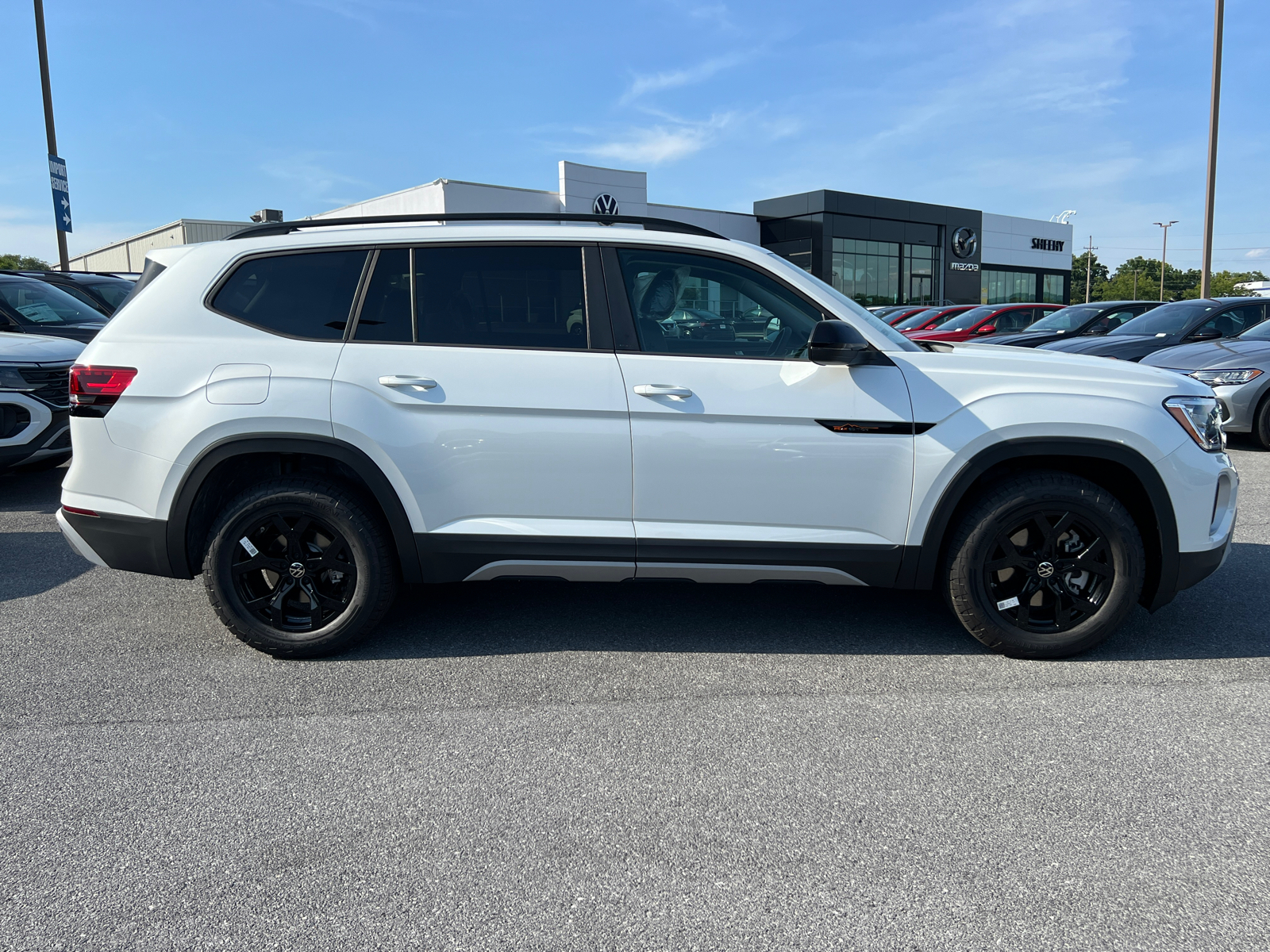 2024 Volkswagen Atlas 2.0T Peak Edition SEL 4