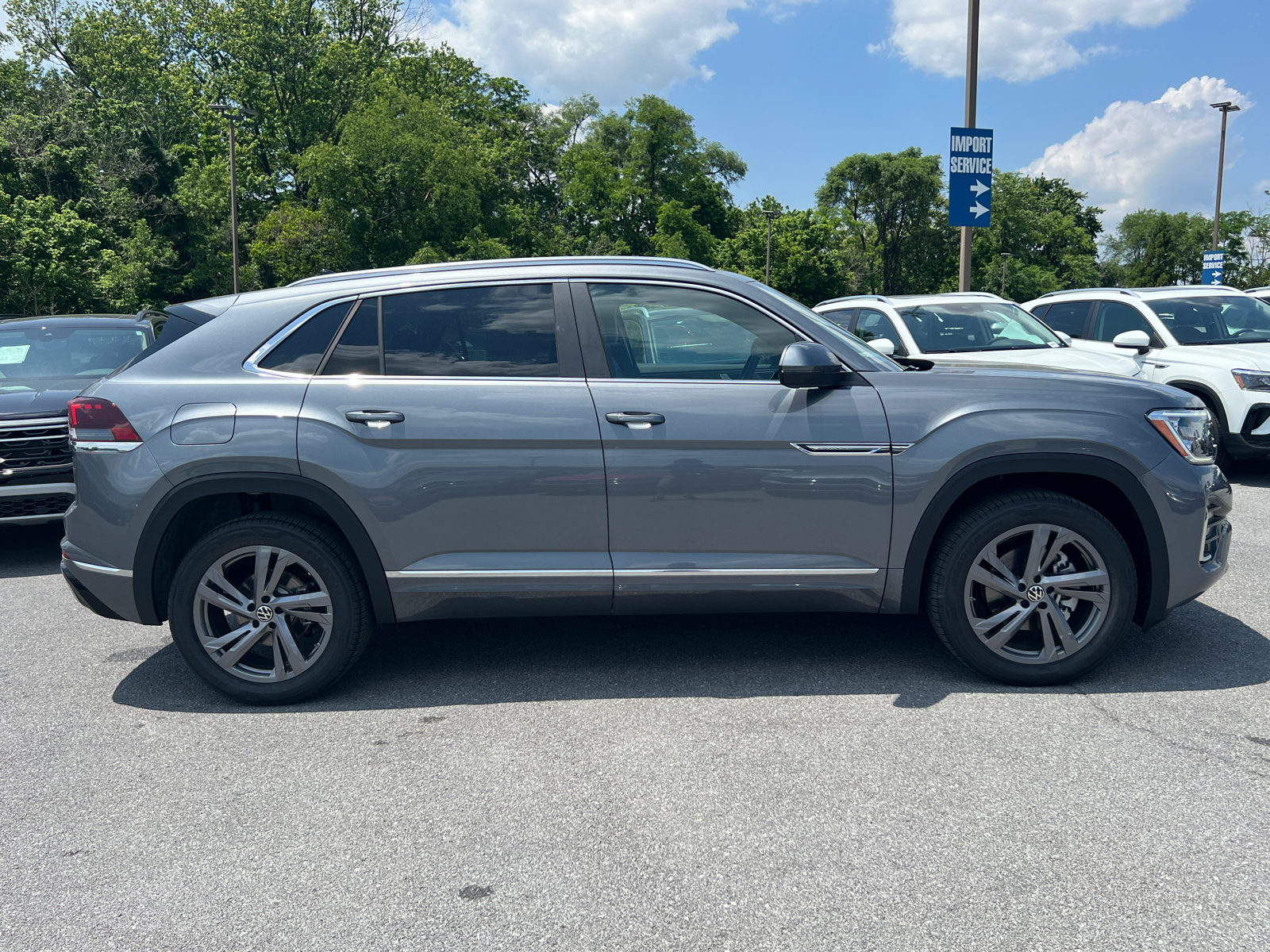 2024 Volkswagen Atlas Cross Sport 2.0T SEL R-Line 4