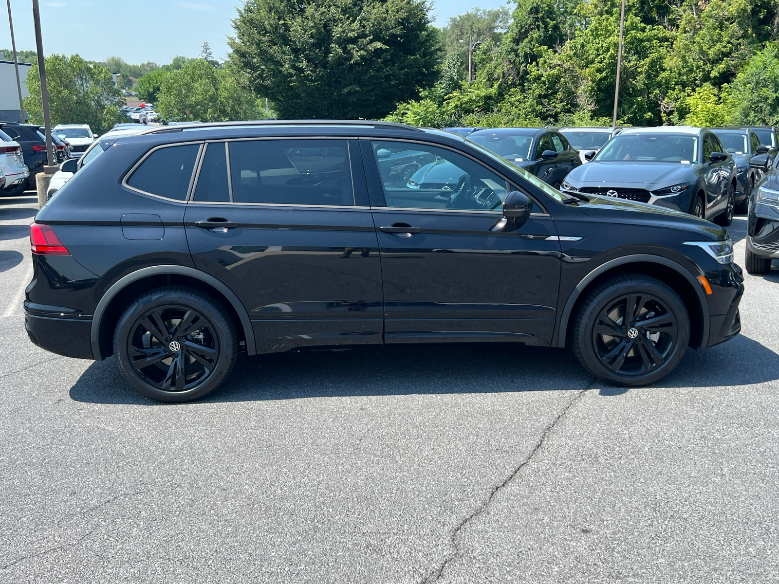 2024 Volkswagen Tiguan 2.0T SE R-Line Black 4