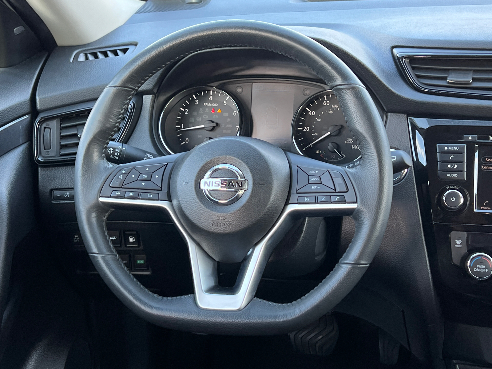 2018 Nissan Rogue SV 18