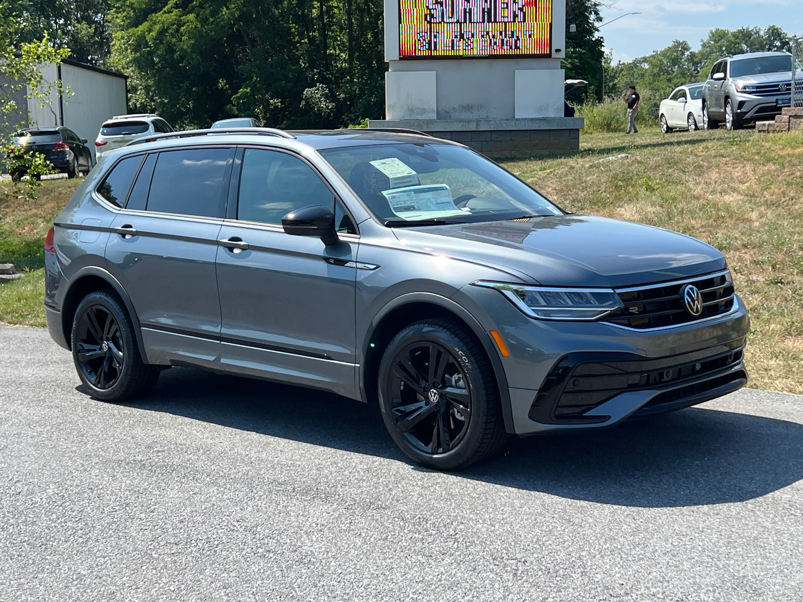 2024 Volkswagen Tiguan 2.0T SE R-Line Black 1