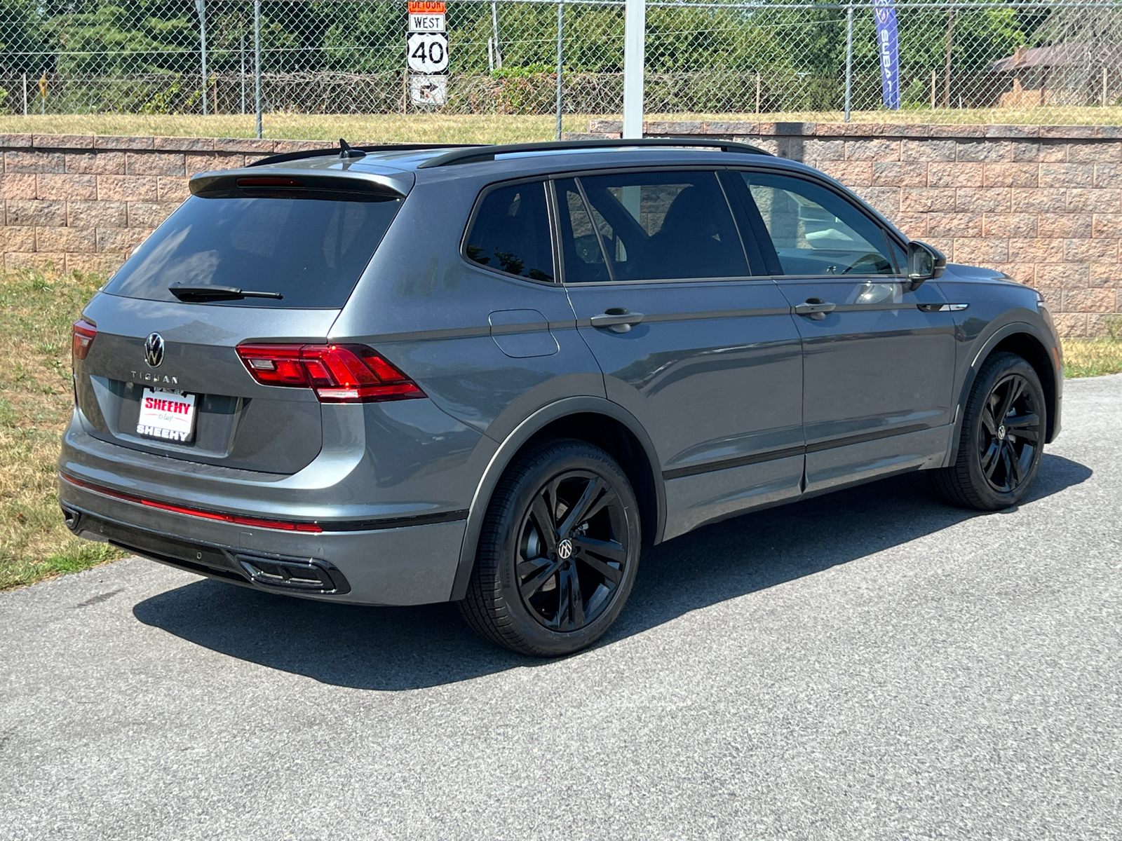 2024 Volkswagen Tiguan 2.0T SE R-Line Black 5