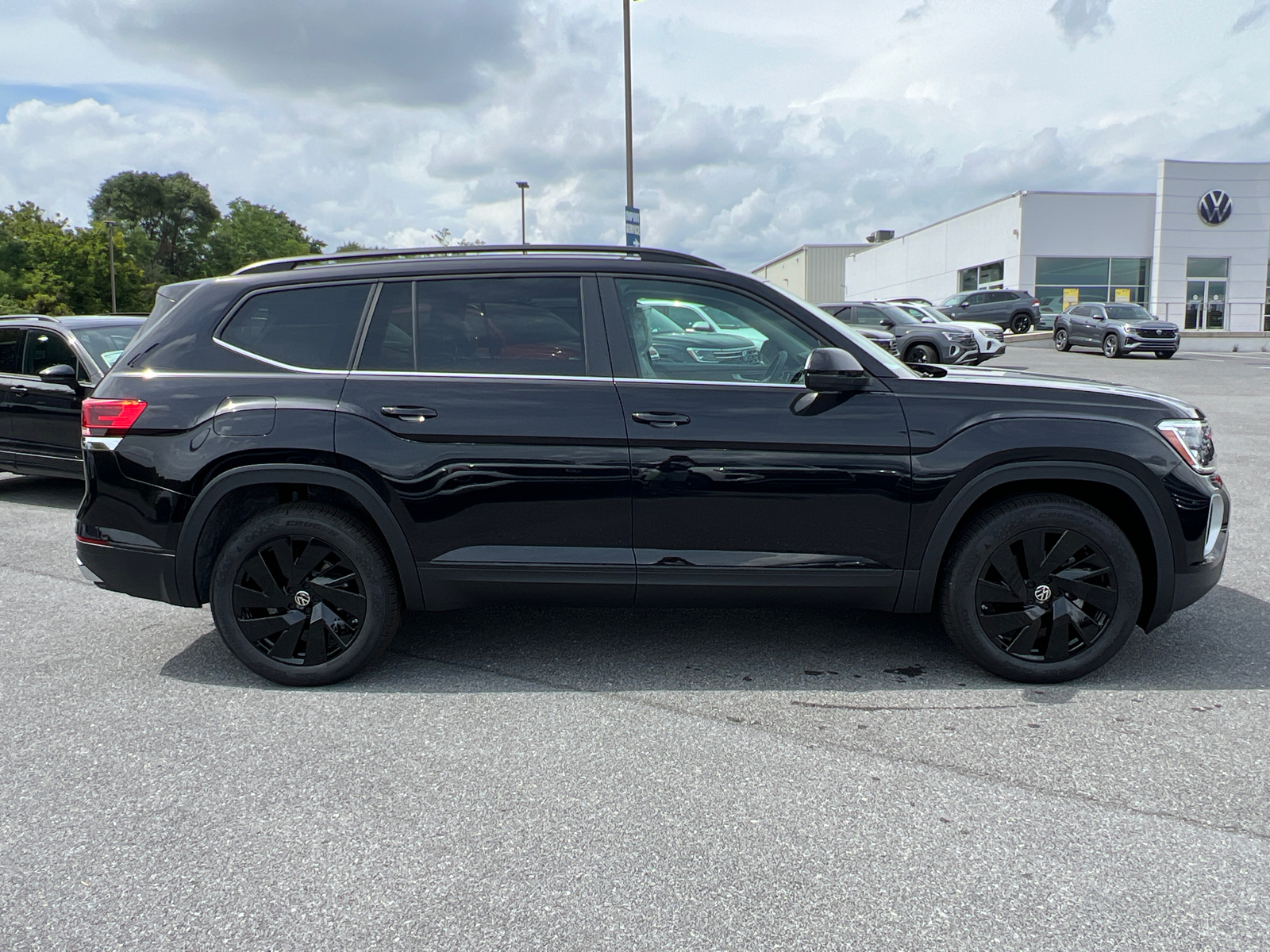 2024 Volkswagen Atlas 2.0T SE w/Technology 4