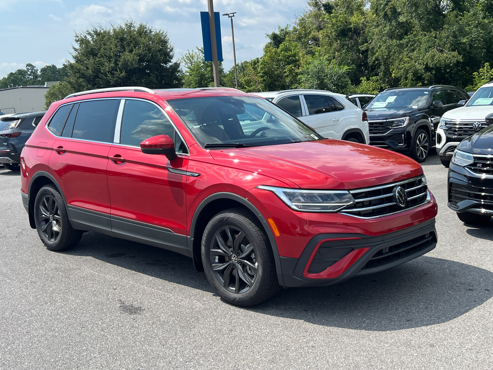 2024 Volkswagen Tiguan 2.0T SE 1