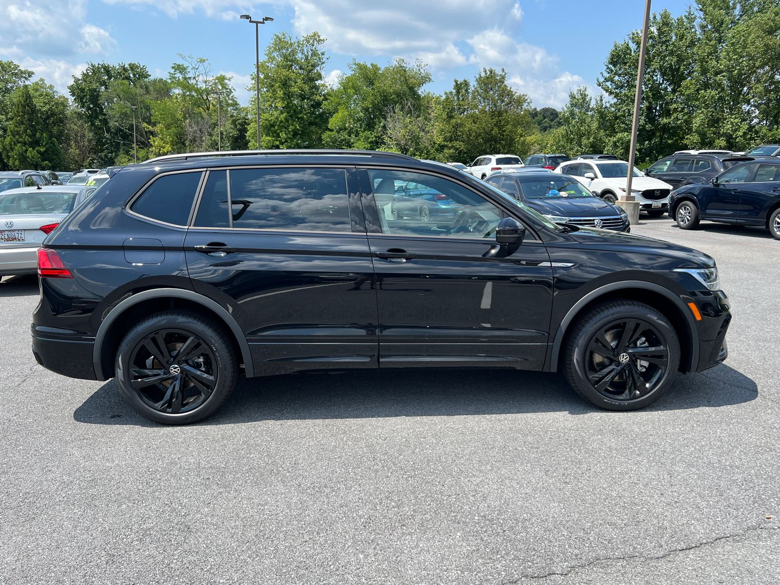 2024 Volkswagen Tiguan 2.0T SE R-Line Black 4