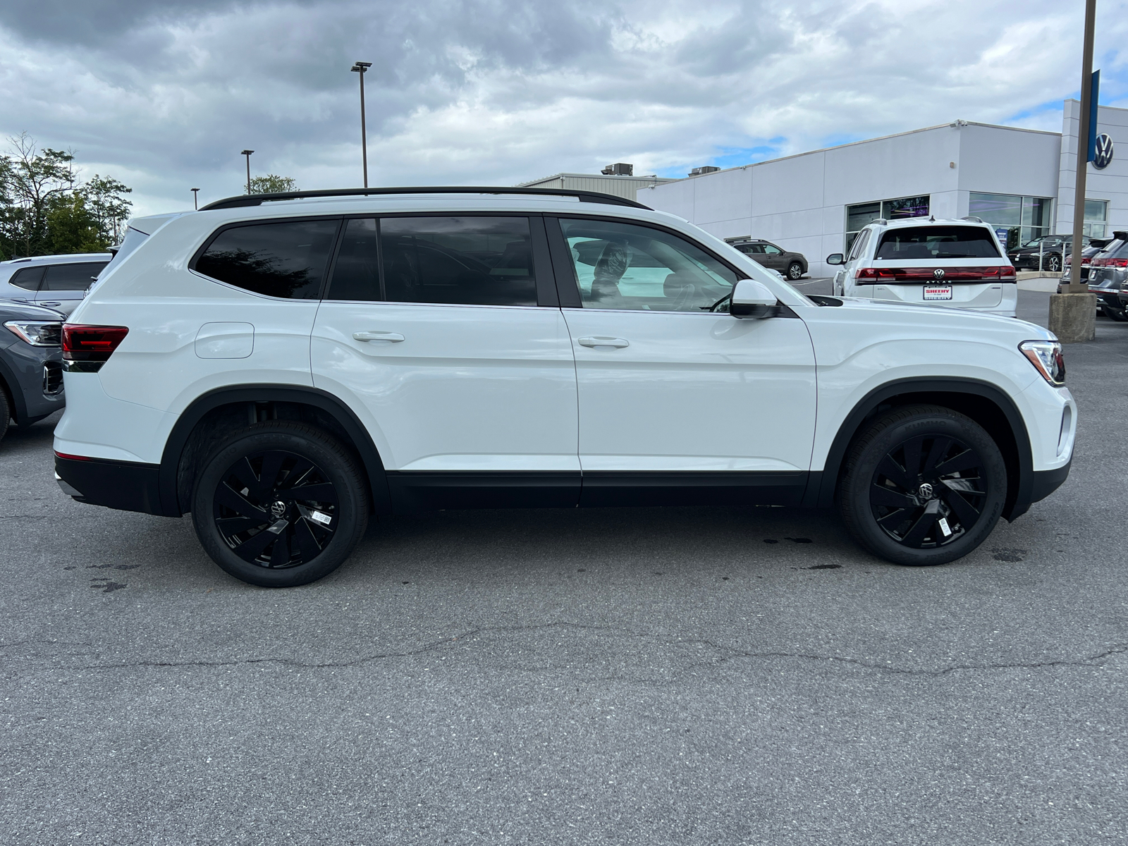 2024 Volkswagen Atlas 2.0T SE w/Technology 4