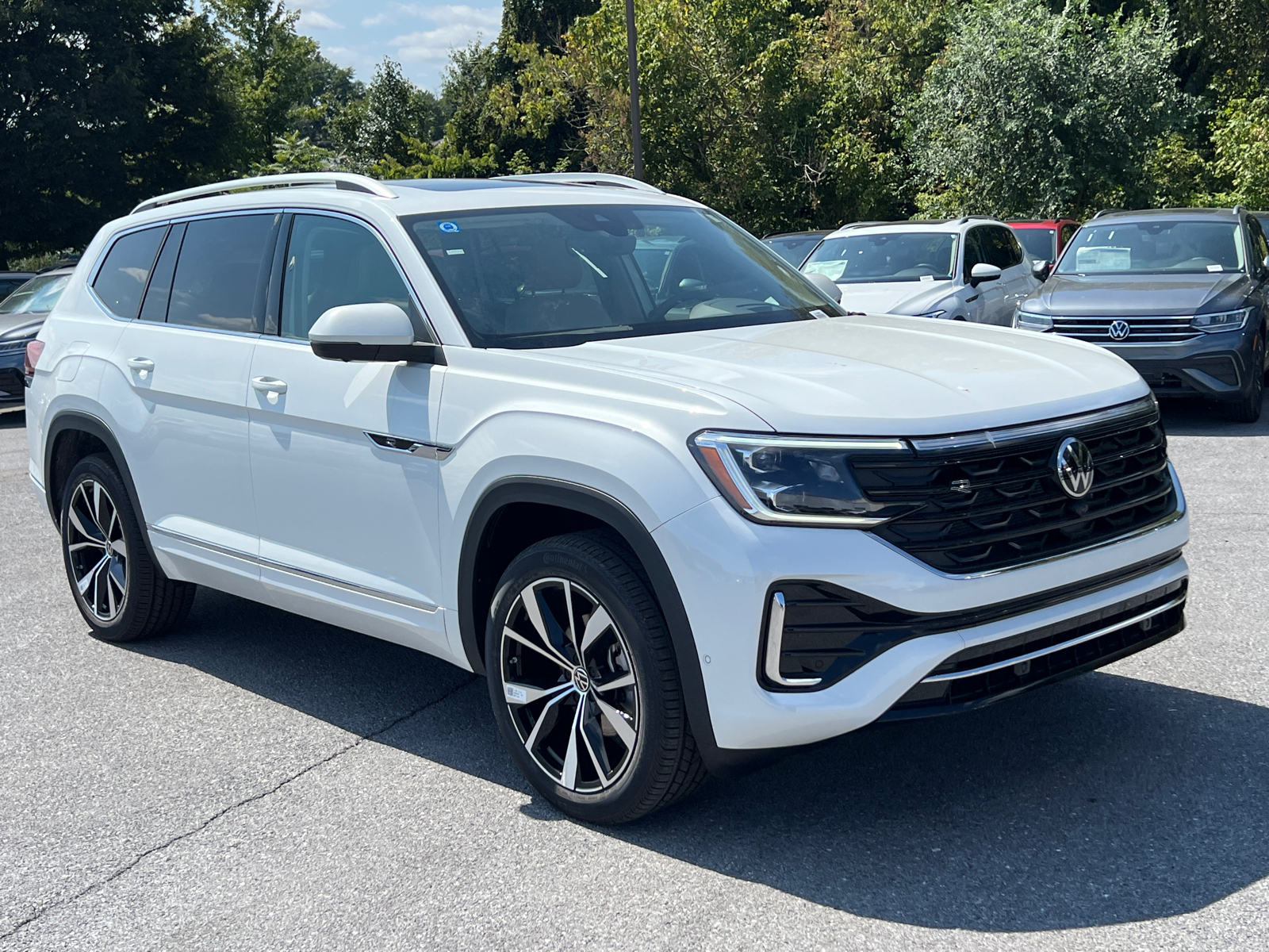 2024 Volkswagen Atlas 2.0T SEL Premium R-Line 1