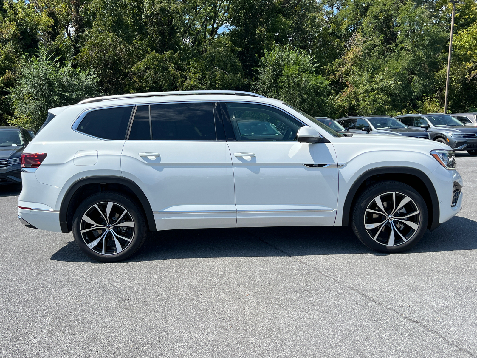 2024 Volkswagen Atlas 2.0T SEL Premium R-Line 4