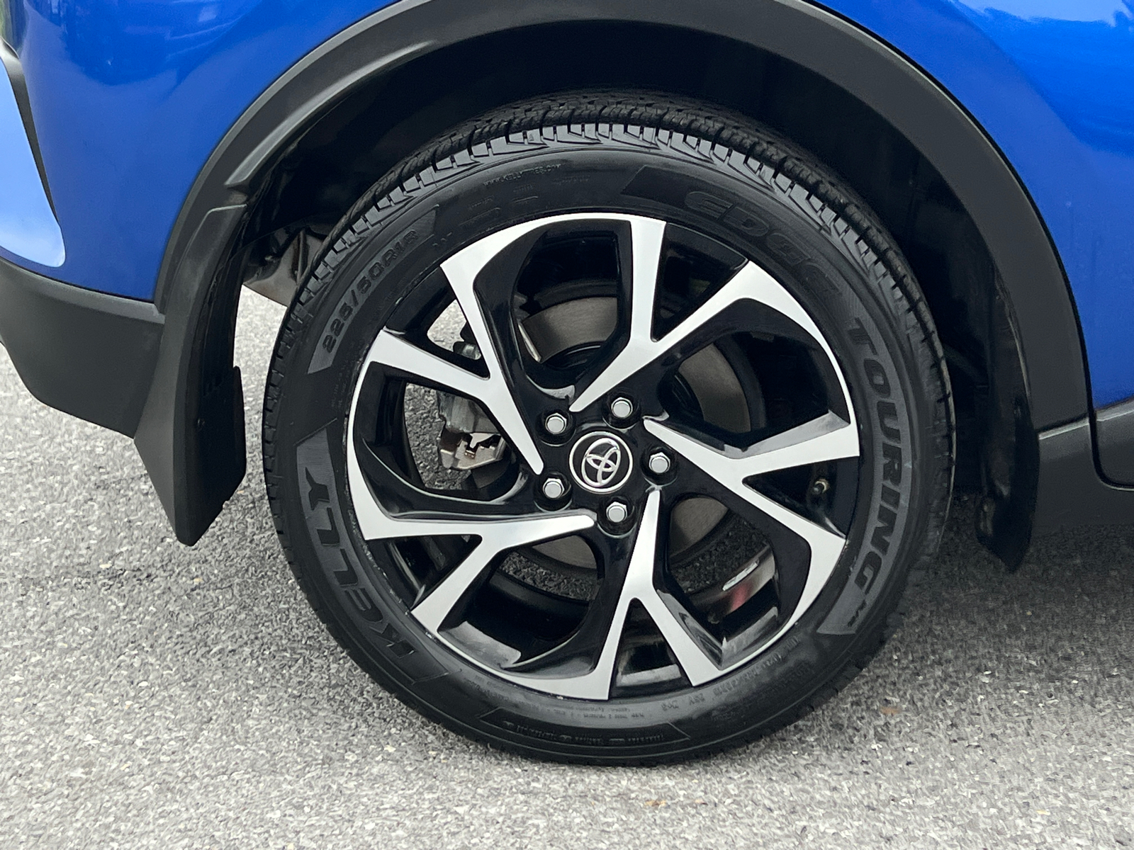 2019 Toyota C-HR XLE 9