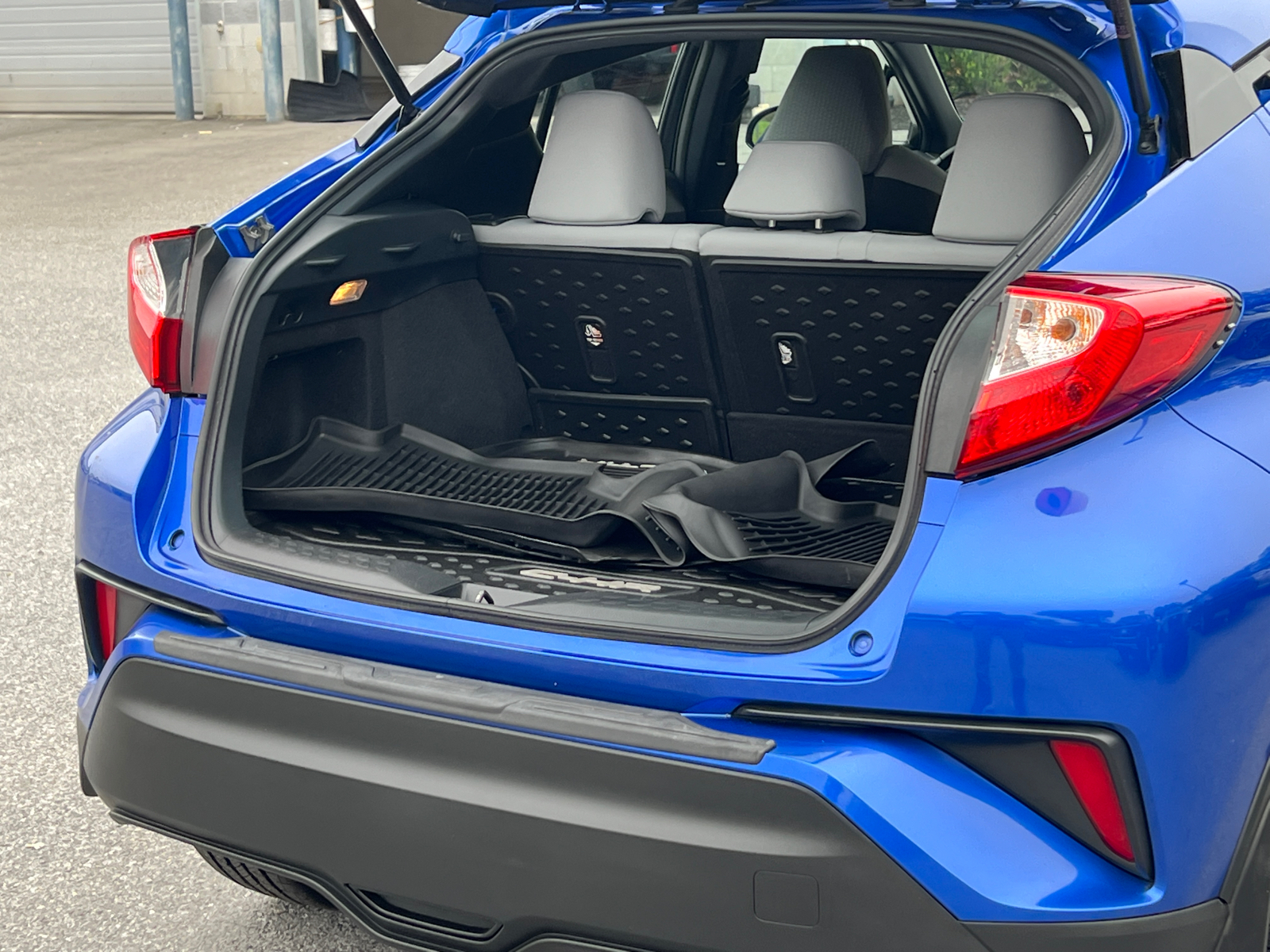 2019 Toyota C-HR XLE 14