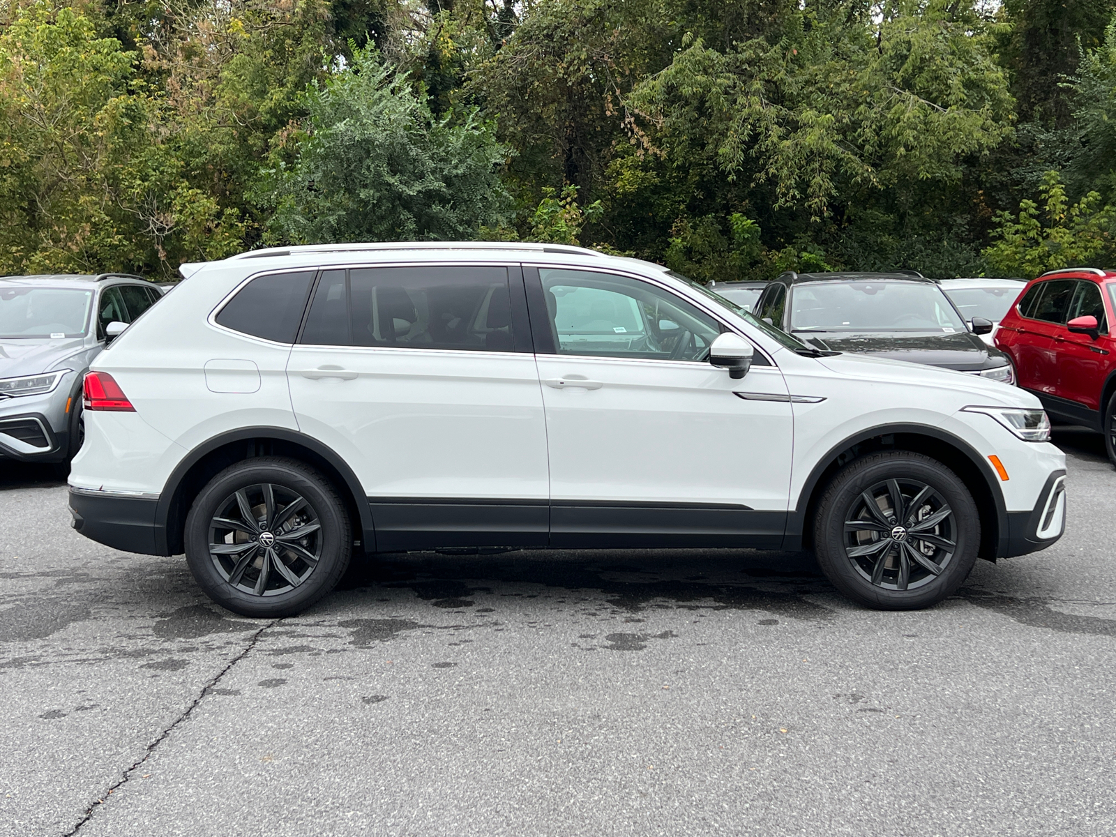 2024 Volkswagen Tiguan 2.0T SE 2