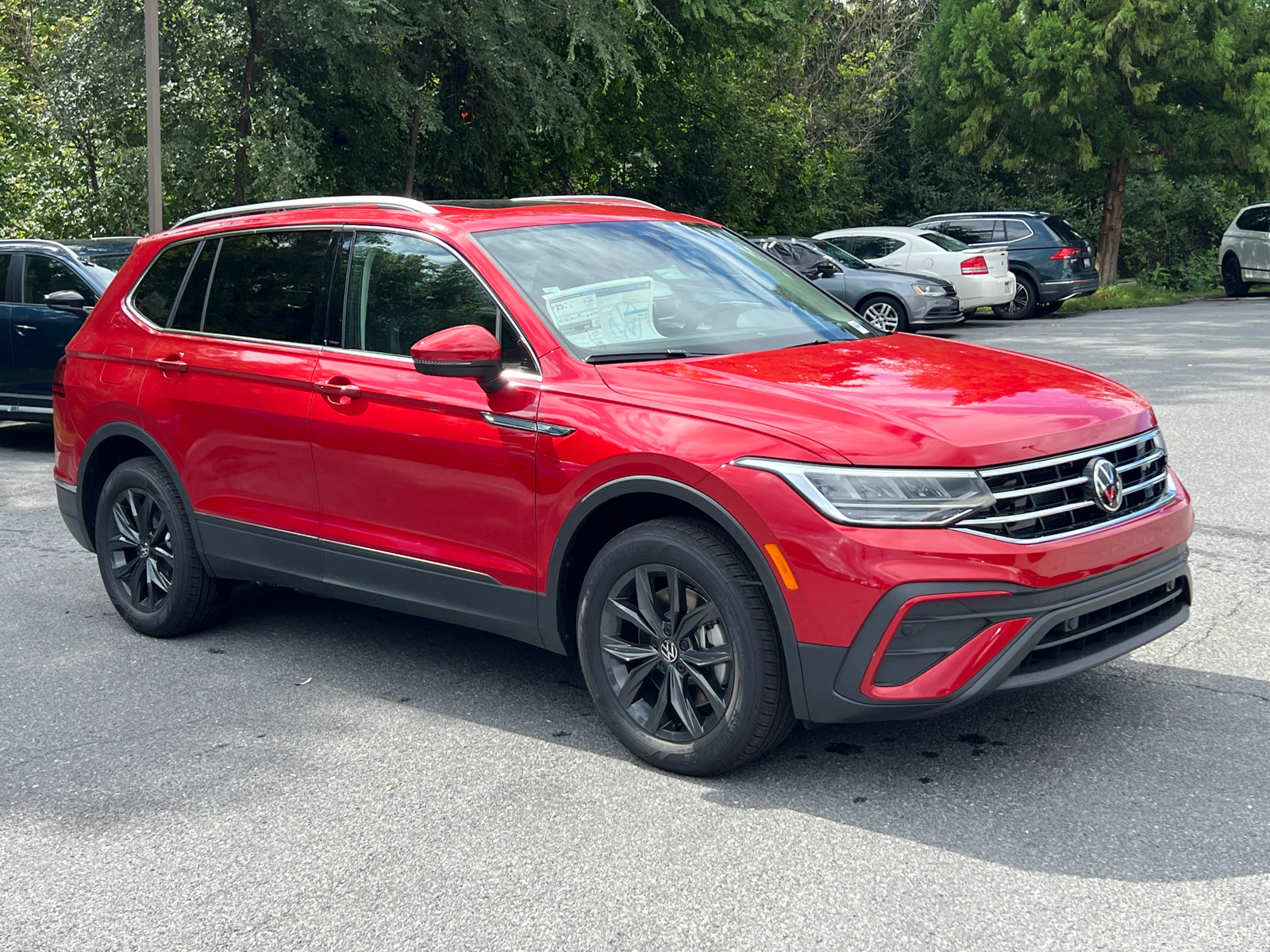 2024 Volkswagen Tiguan 2.0T SE 1