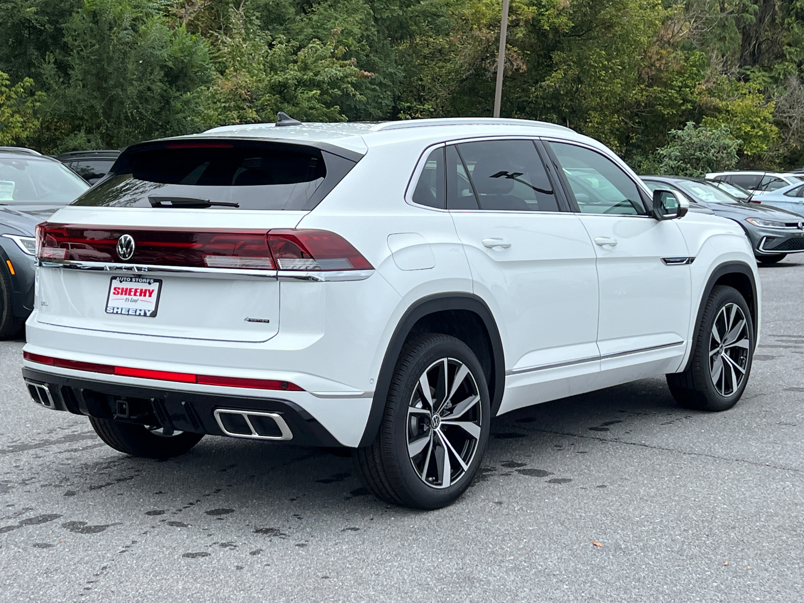 2024 Volkswagen Atlas Cross Sport 2.0T SEL Premium R-Line 3