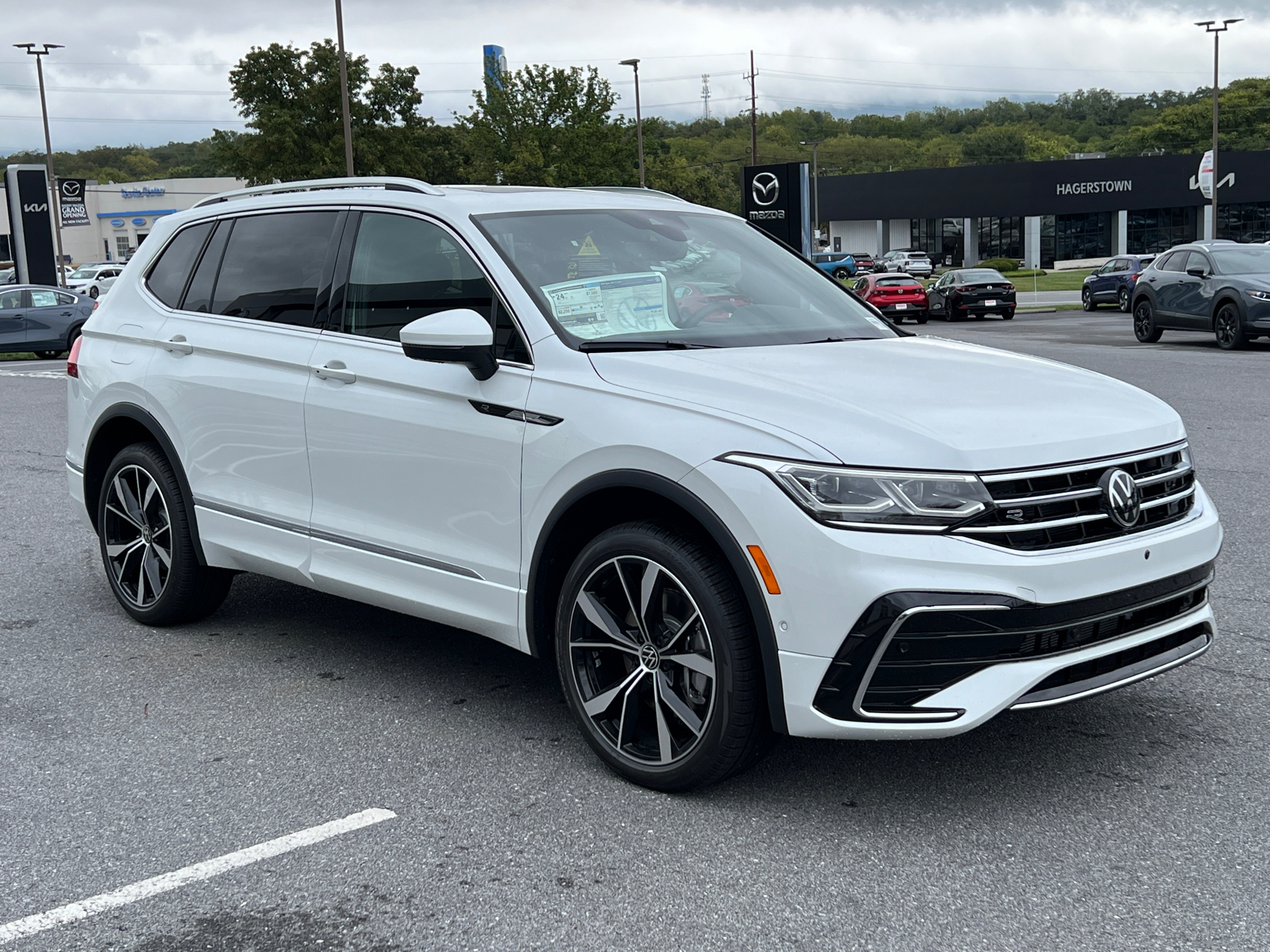 2024 Volkswagen Tiguan 2.0T SEL R-Line 1