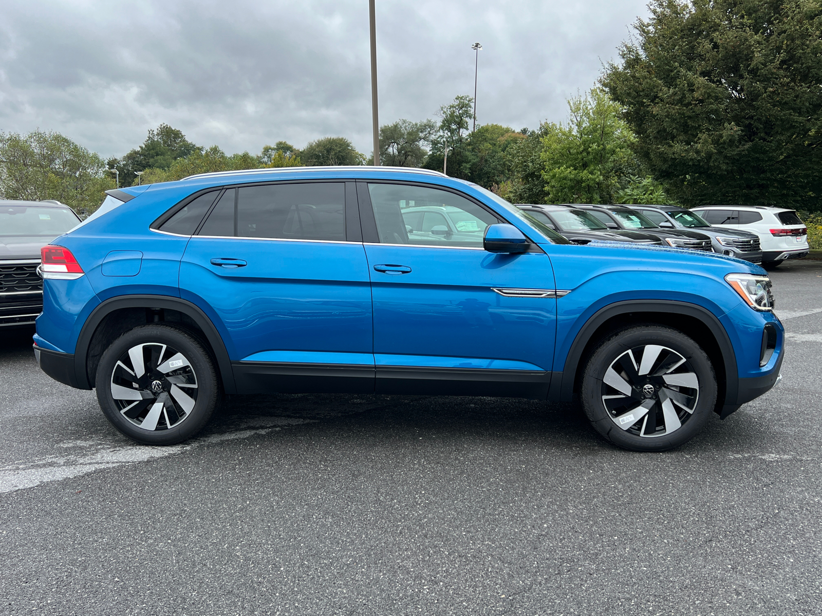 2024 Volkswagen Atlas Cross Sport 2.0T SE w/Technology 2