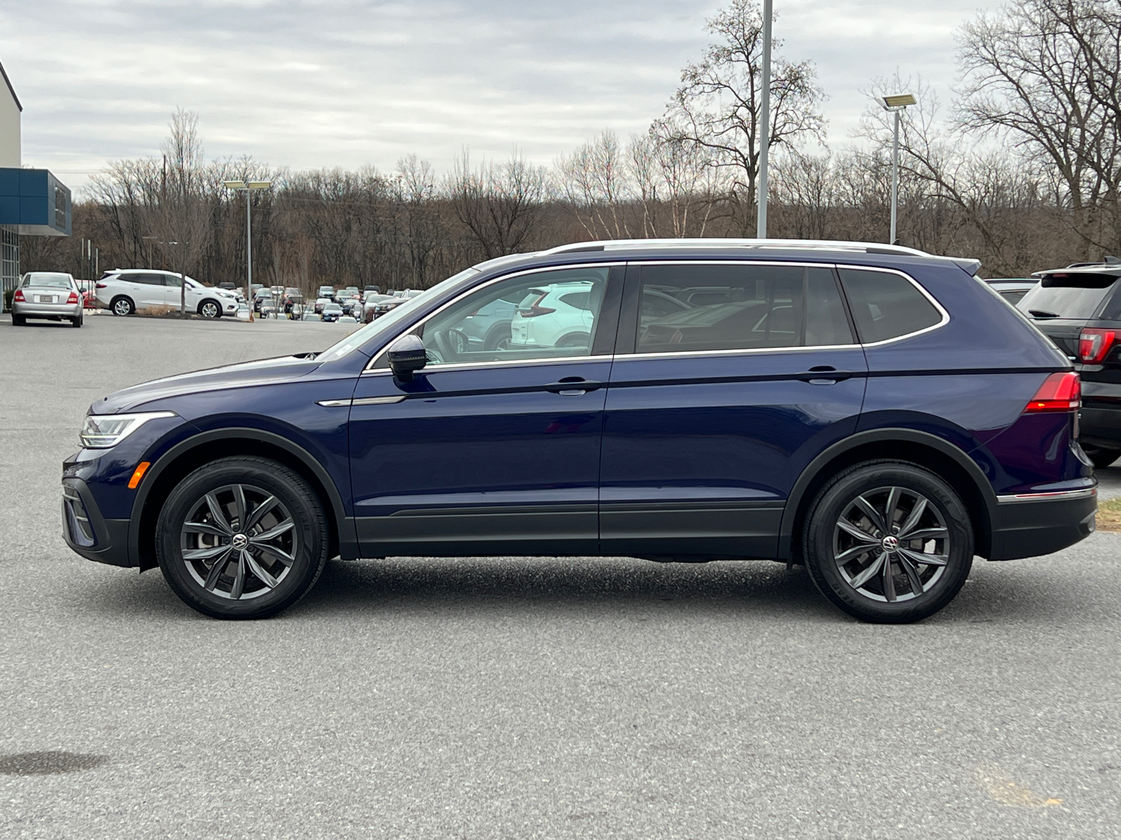 2023 Volkswagen Tiguan 2.0T SE 3