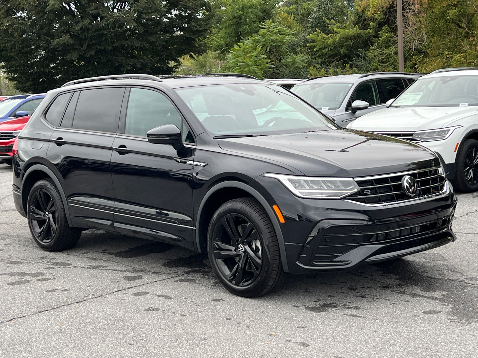 2024 Volkswagen Tiguan 2.0T SE R-Line Black 1