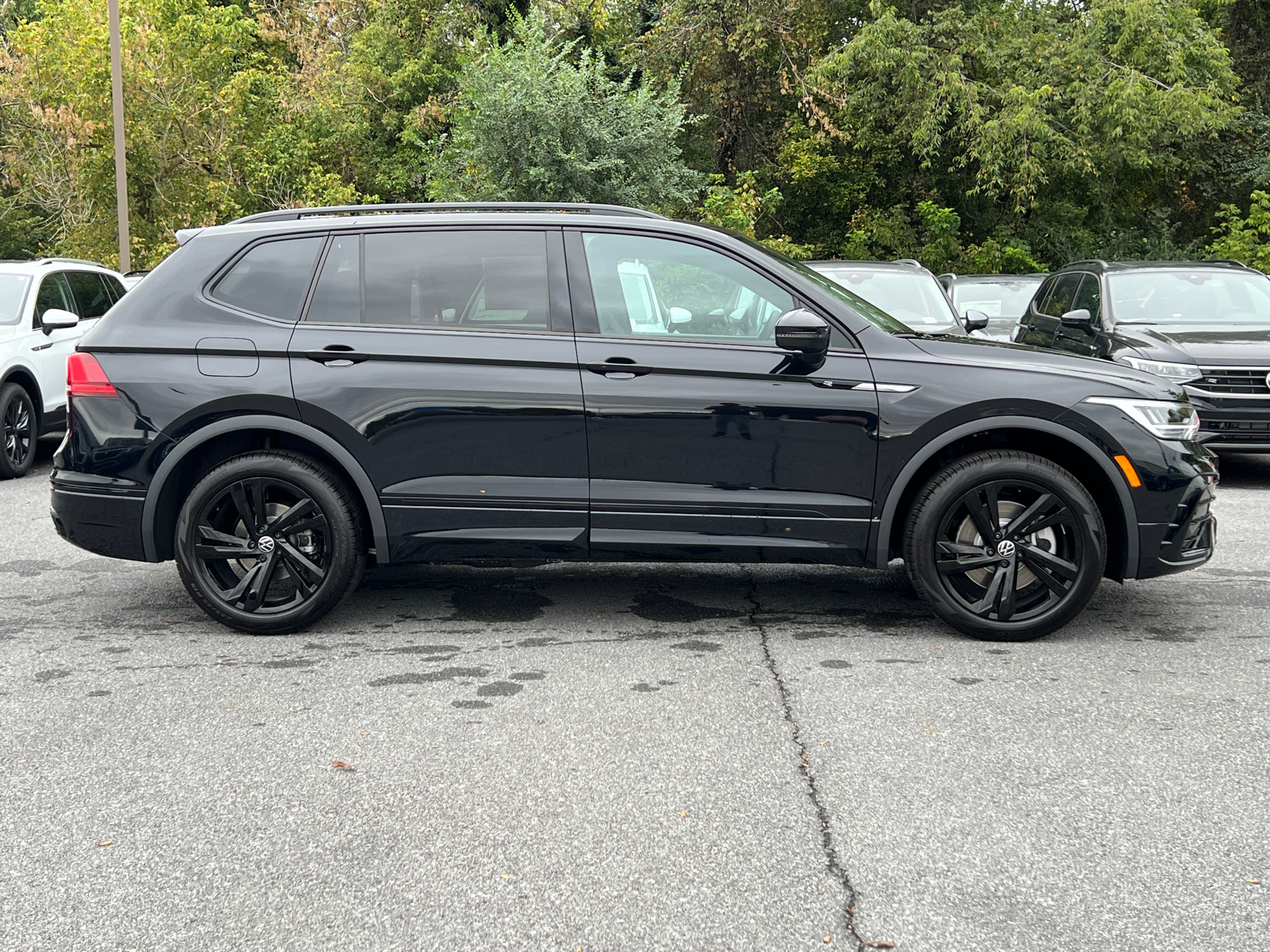 2024 Volkswagen Tiguan 2.0T SE R-Line Black 2