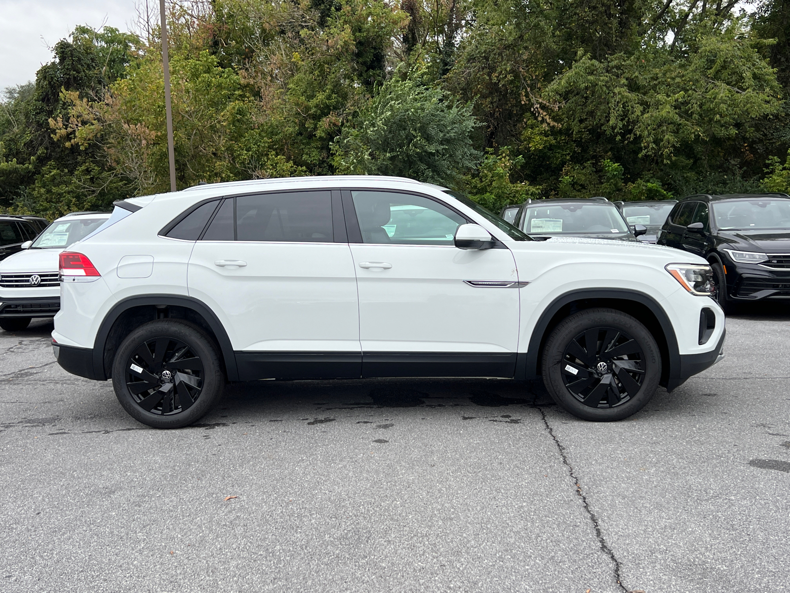 2024 Volkswagen Atlas Cross Sport 2.0T SE w/Technology 2