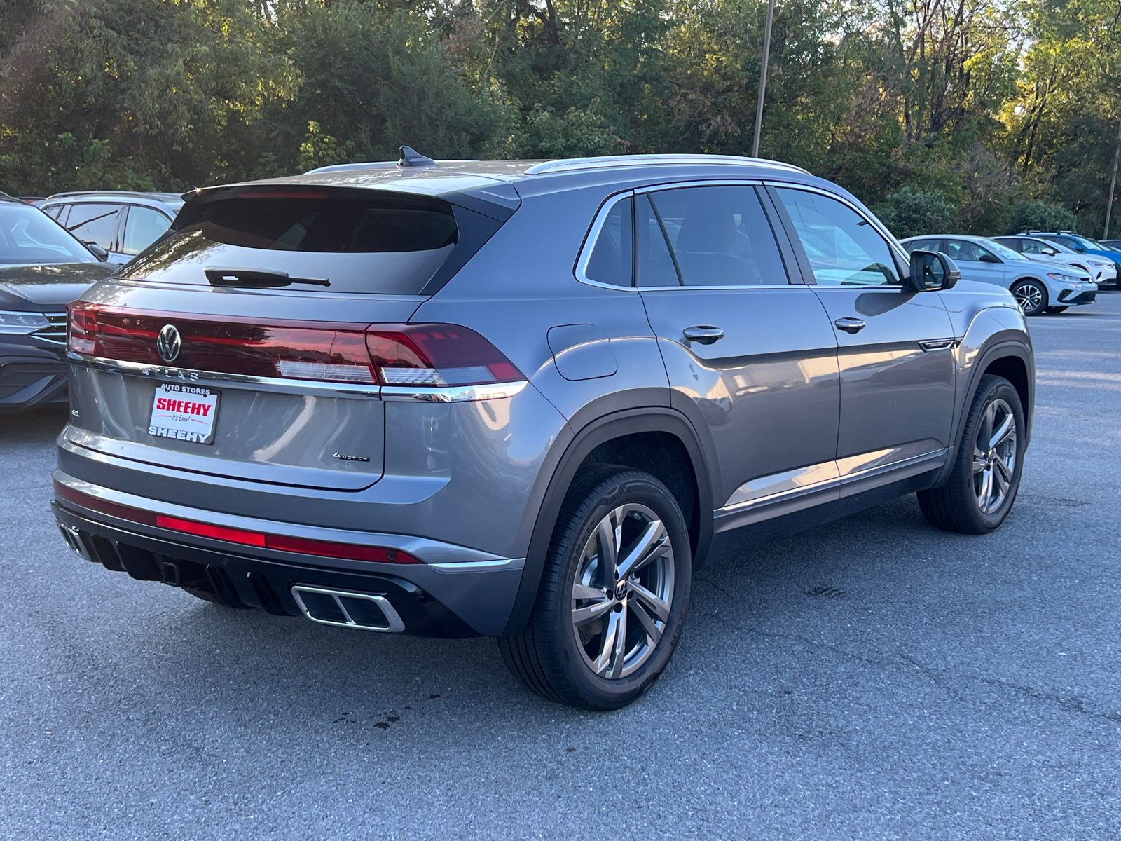 2024 Volkswagen Atlas Cross Sport 2.0T SEL R-Line 3