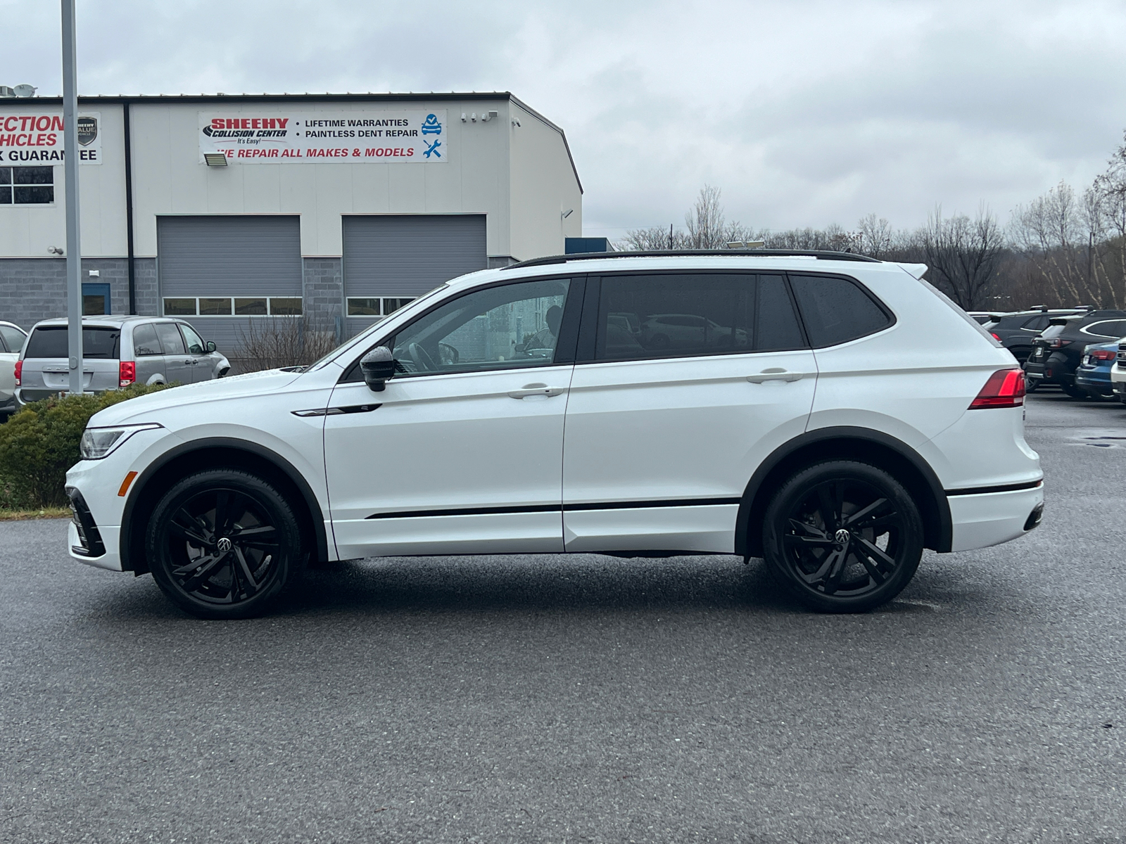 2023 Volkswagen Tiguan 2.0T SE R-Line Black 3