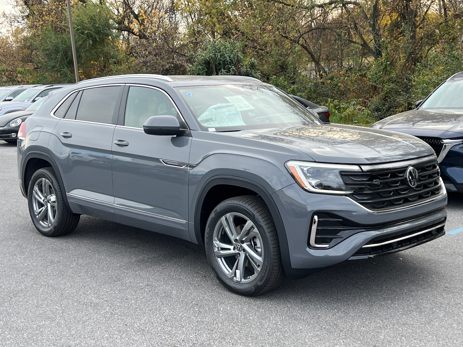 2024 Volkswagen Atlas Cross Sport 2.0T SEL R-Line 1