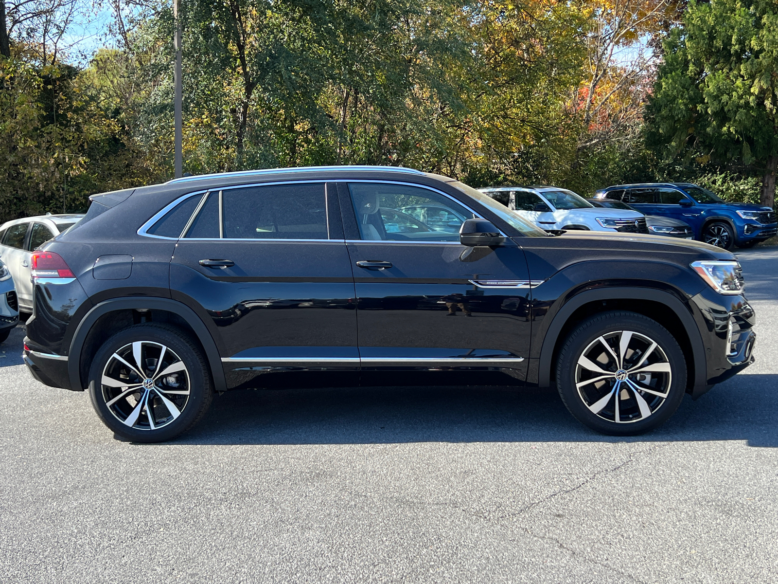 2024 Volkswagen Atlas Cross Sport 2.0T SEL Premium R-Line 2