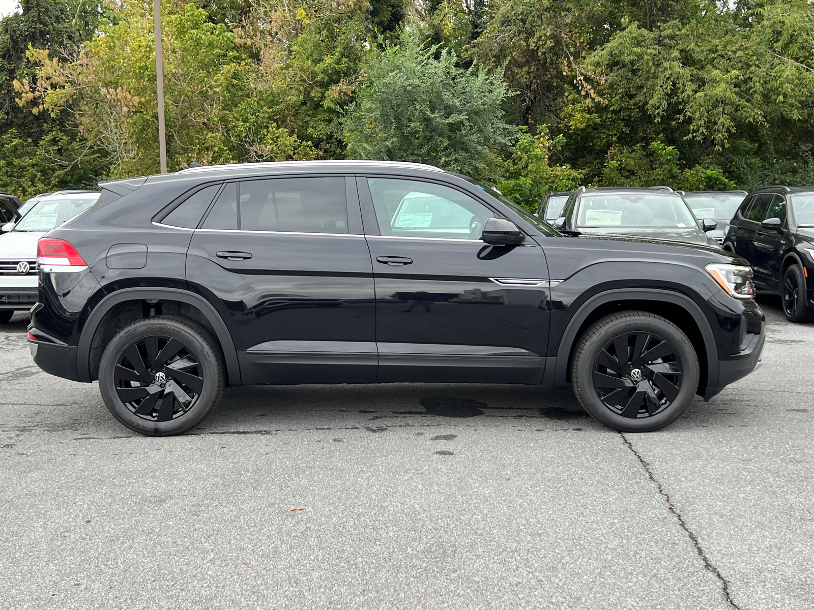 2024 Volkswagen Atlas Cross Sport 2.0T SE w/Technology 2