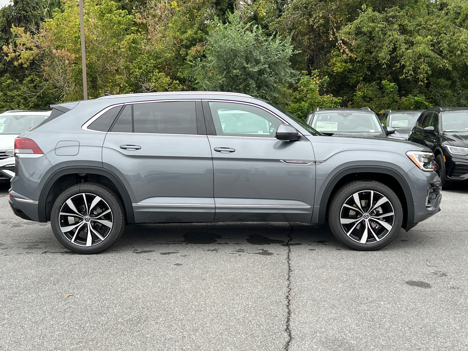 2024 Volkswagen Atlas Cross Sport 2.0T SEL Premium R-Line 2