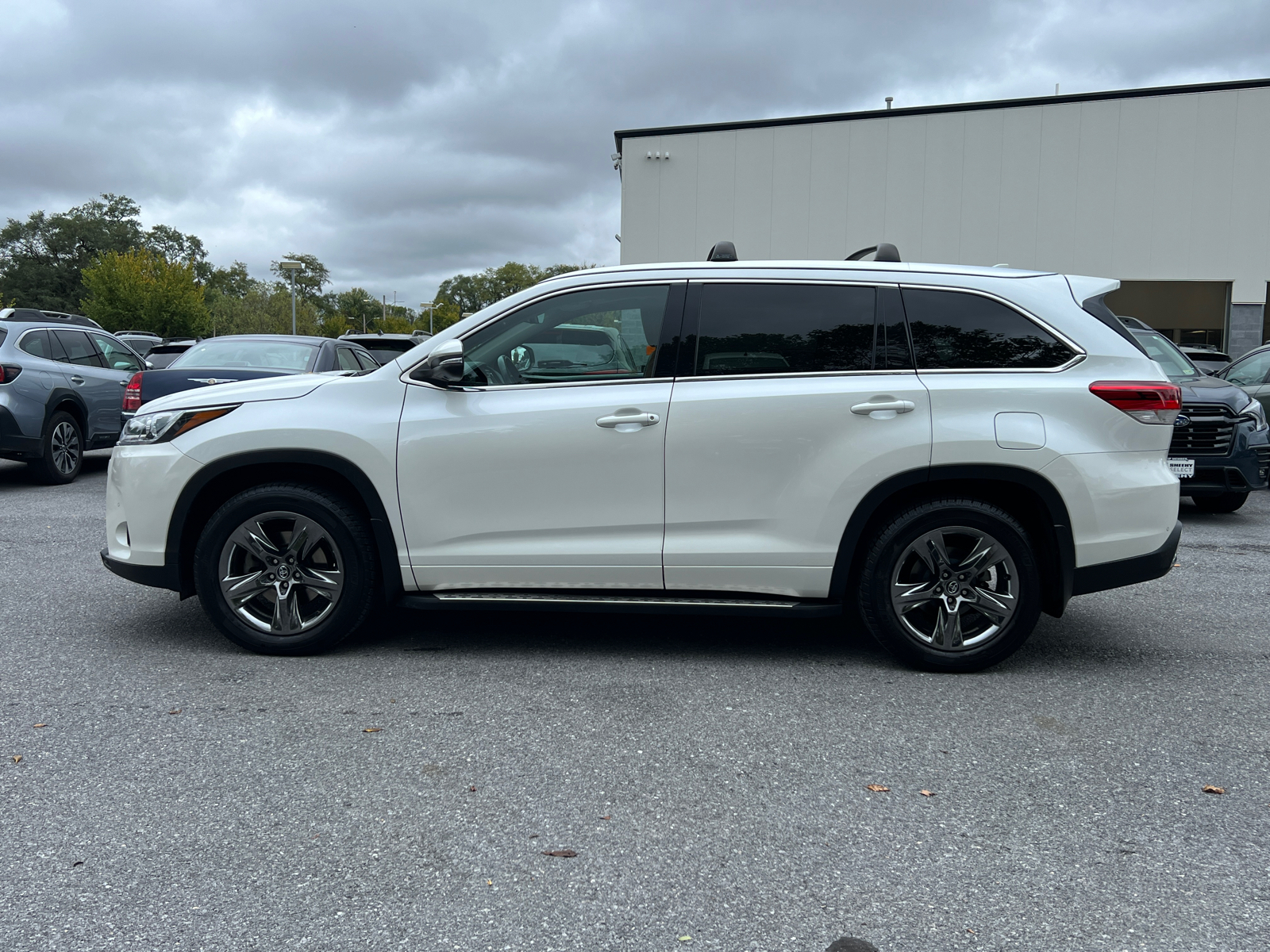 2017 Toyota Highlander Limited 3