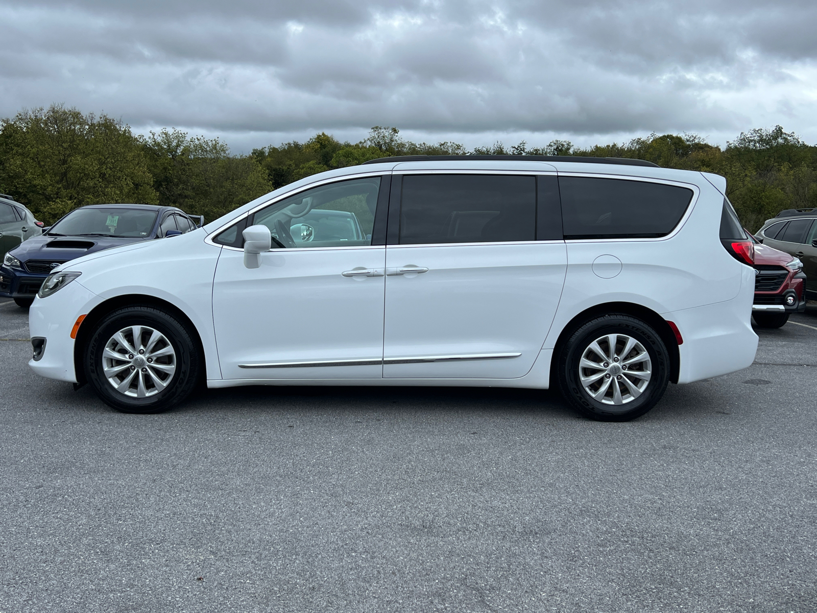 2017 Chrysler Pacifica Touring L 3