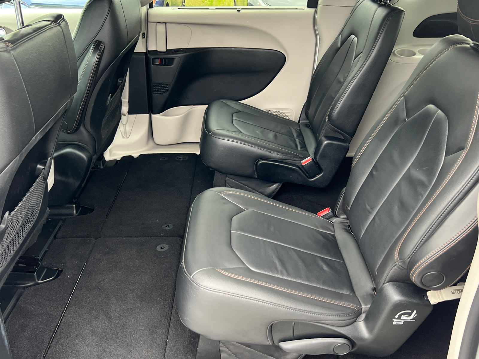 2017 Chrysler Pacifica Touring L 17