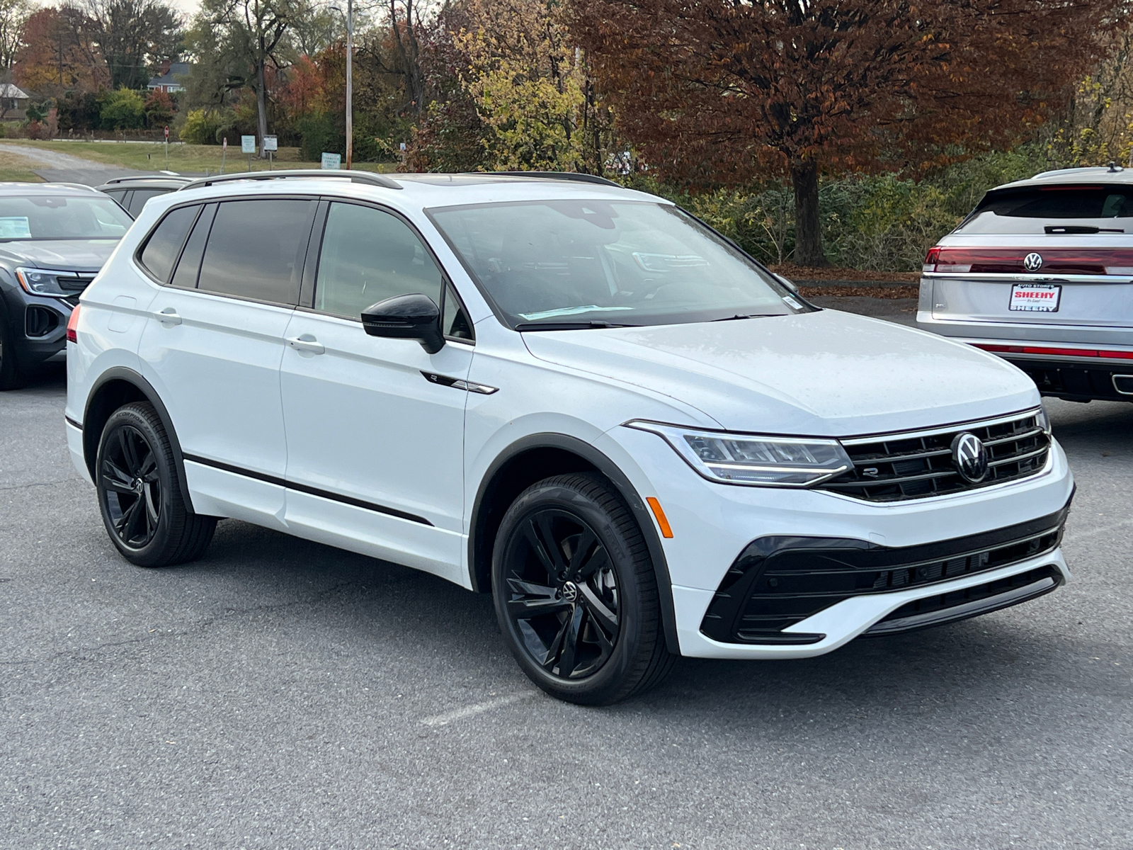 2024 Volkswagen Tiguan 2.0T SE R-Line Black 1