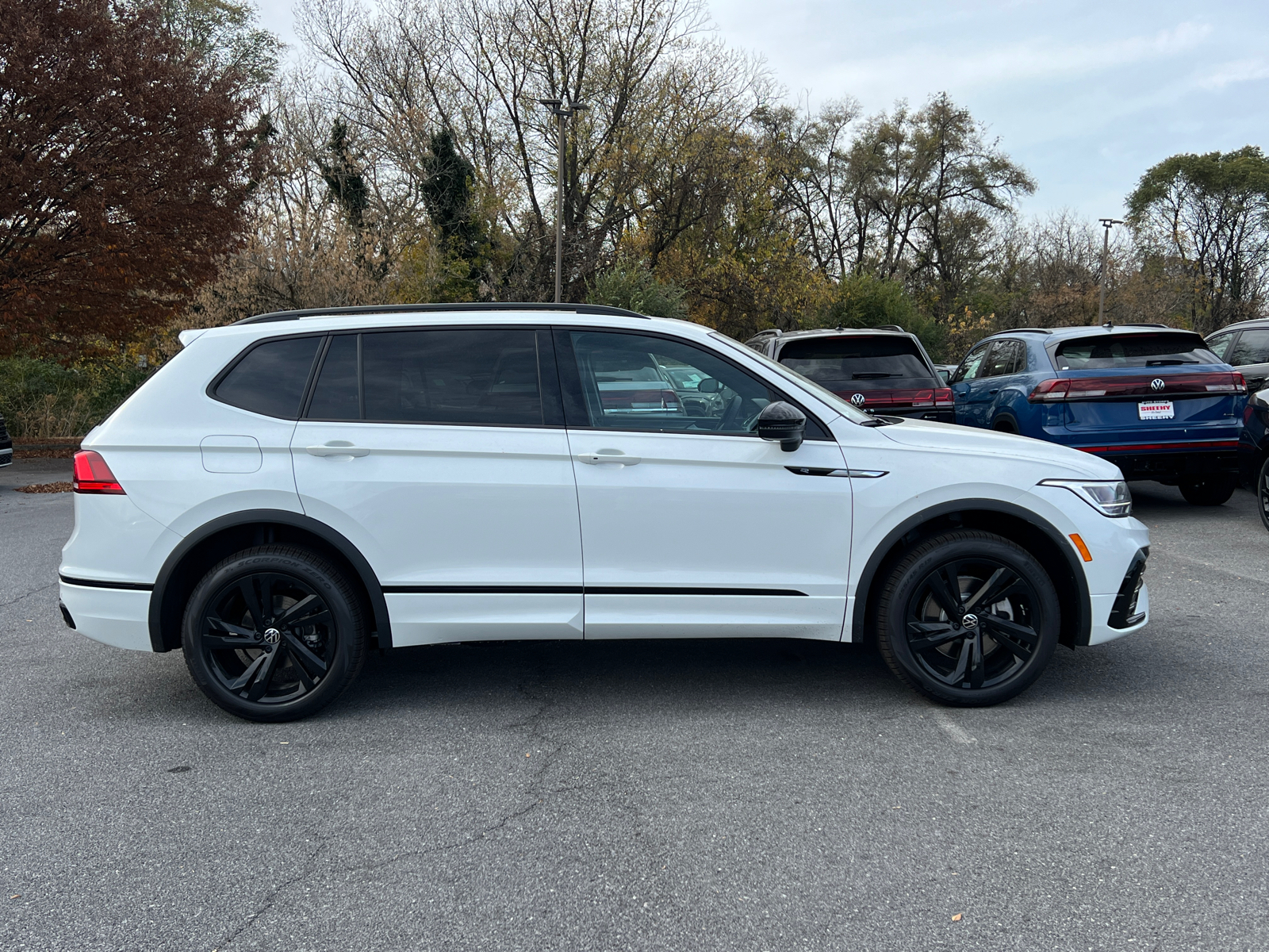 2024 Volkswagen Tiguan 2.0T SE R-Line Black 2