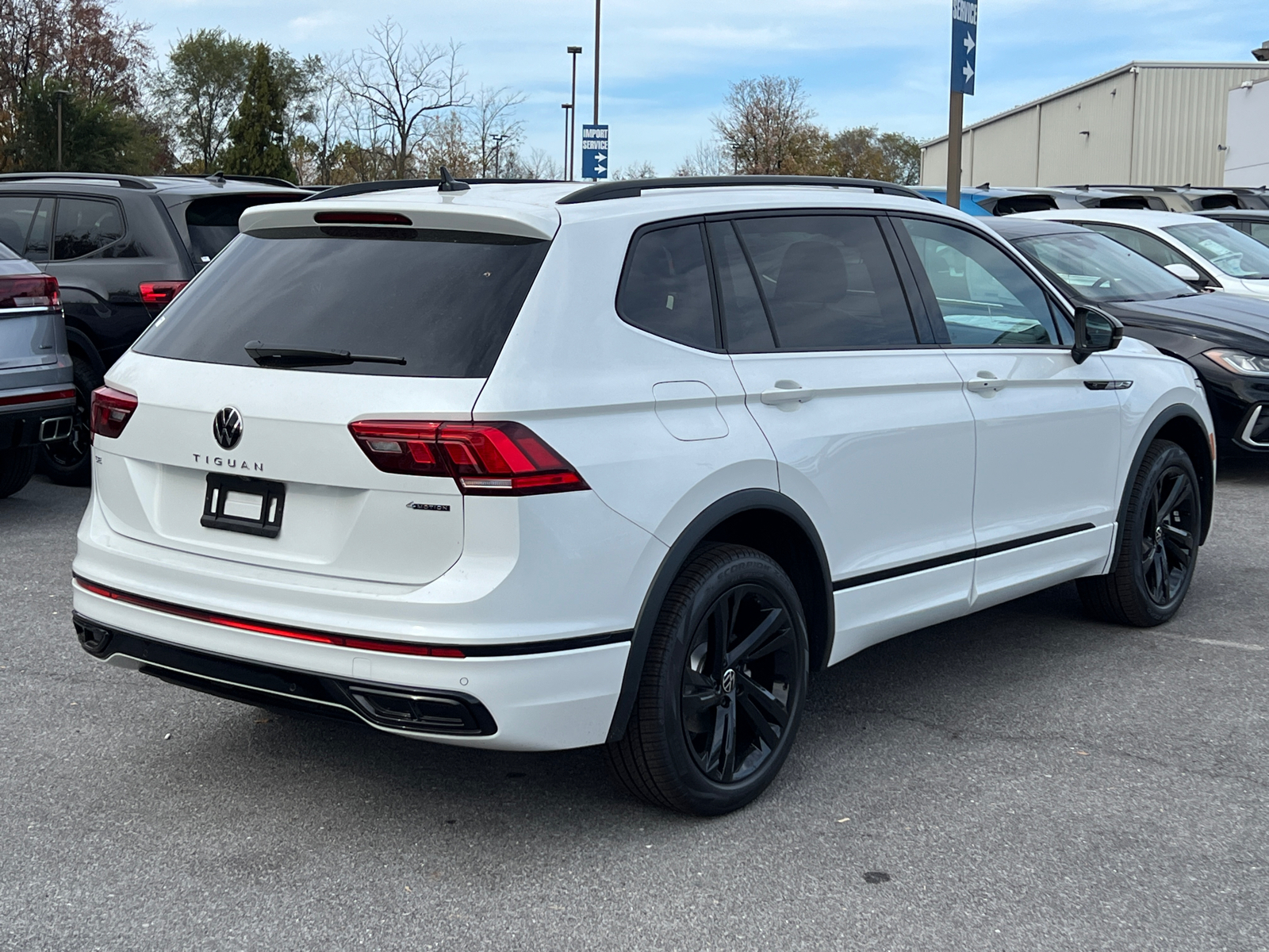 2024 Volkswagen Tiguan 2.0T SE R-Line Black 3