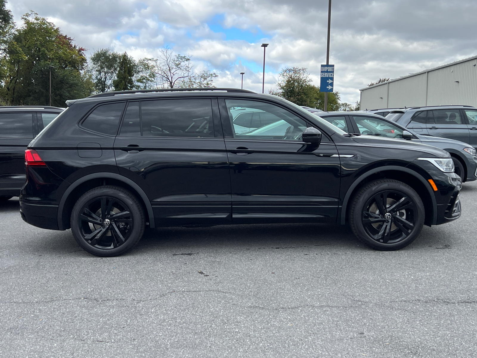 2024 Volkswagen Tiguan 2.0T SE R-Line Black 2