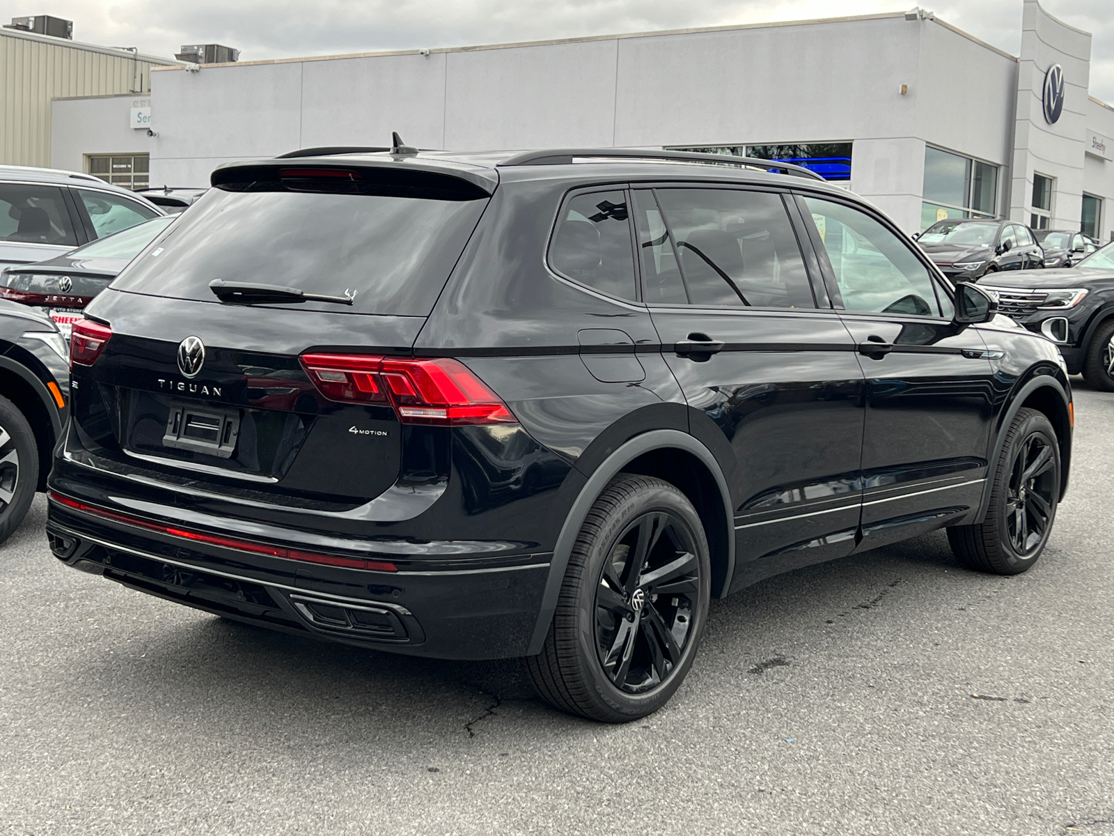 2024 Volkswagen Tiguan 2.0T SE R-Line Black 3