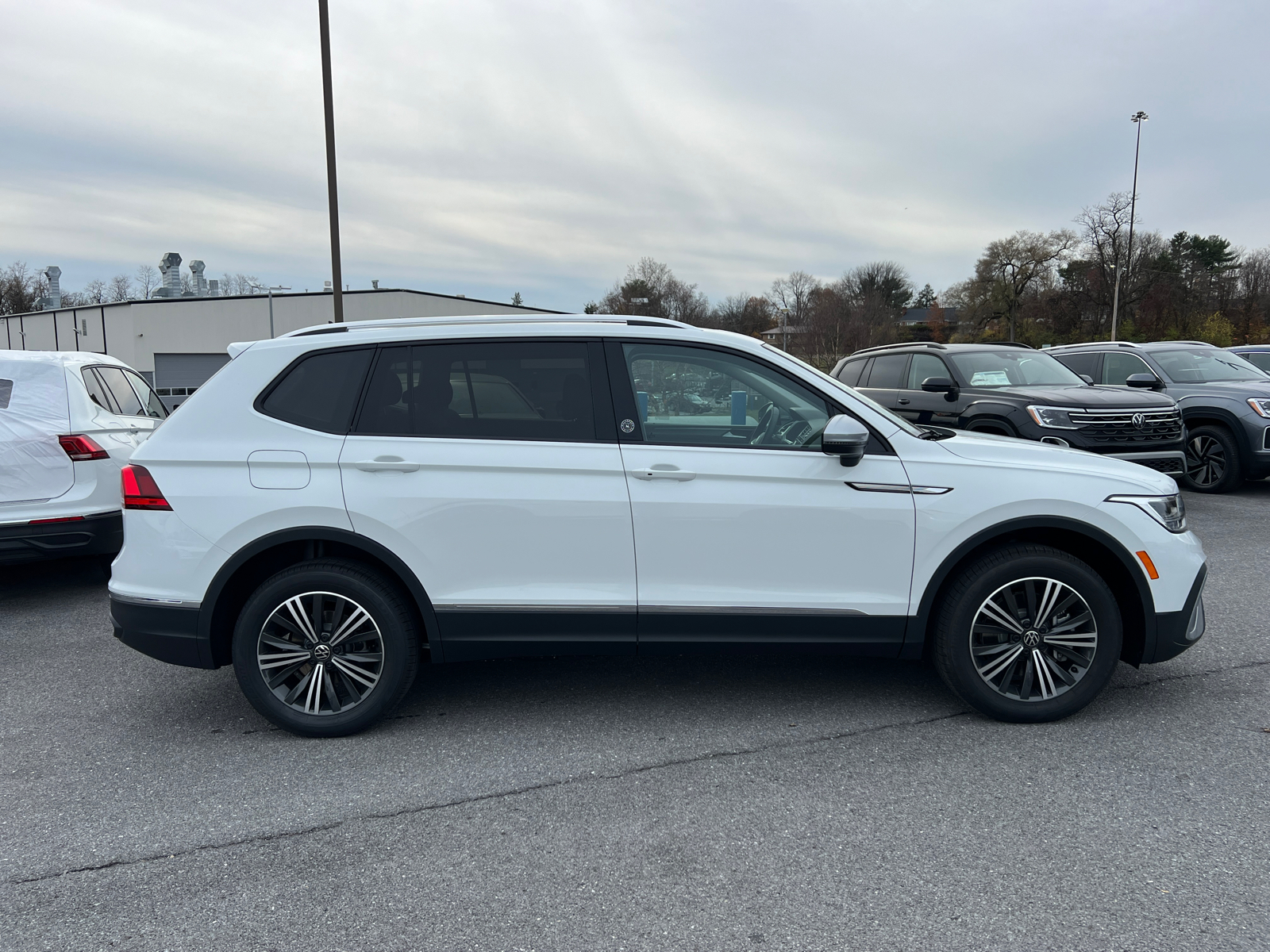 2024 Volkswagen Tiguan Wolfsburg 2