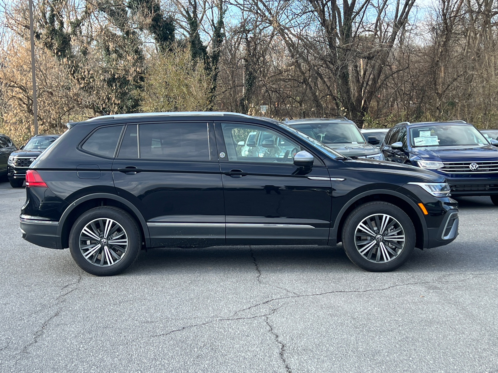 2024 Volkswagen Tiguan Wolfsburg 2