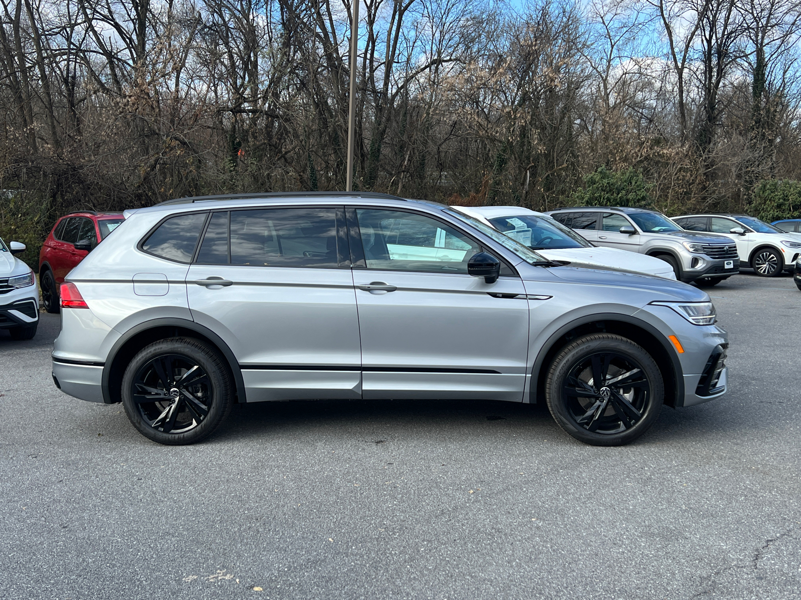 2024 Volkswagen Tiguan 2.0T SE R-Line Black 2