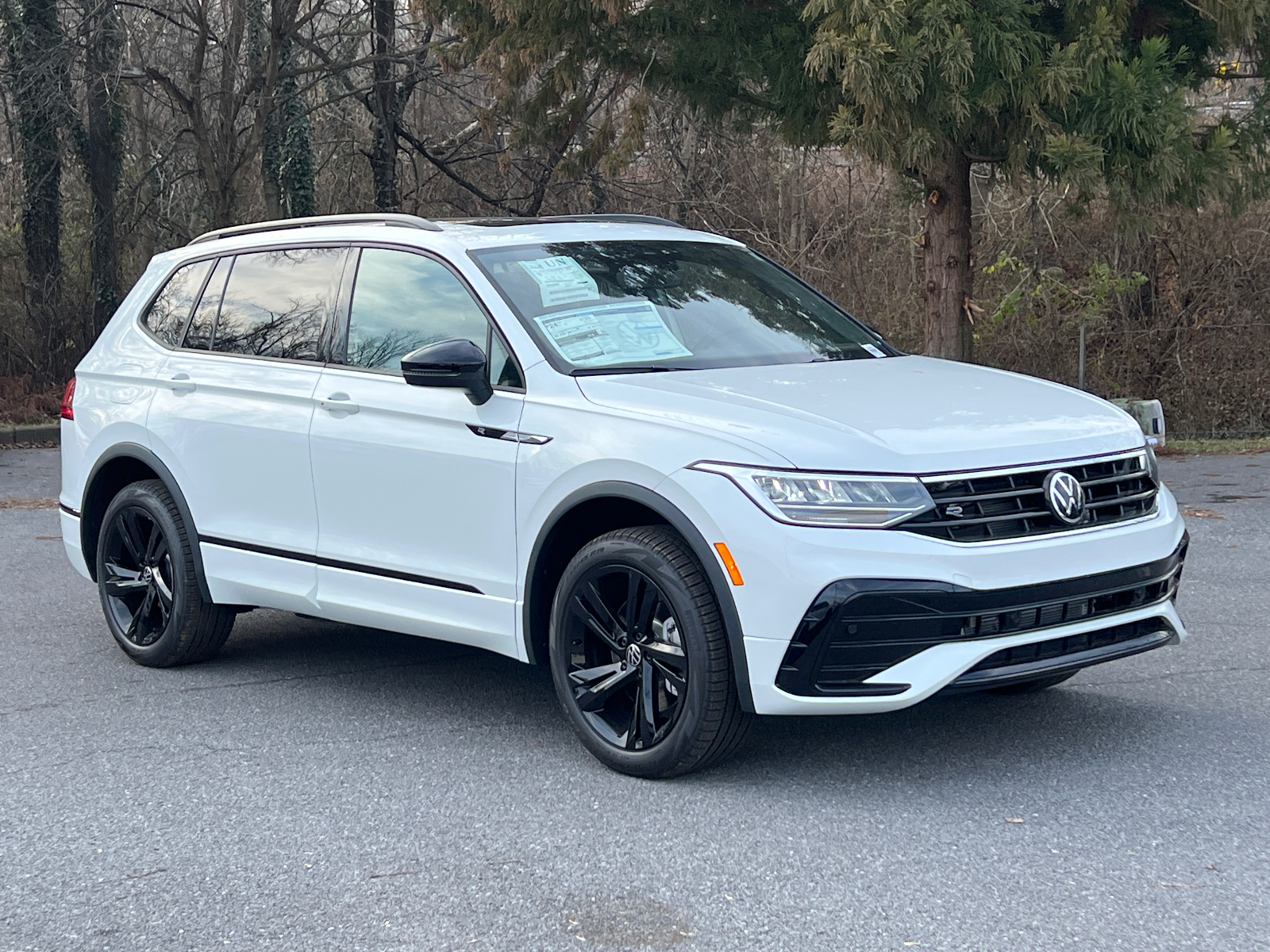 2024 Volkswagen Tiguan 2.0T SE R-Line Black 1